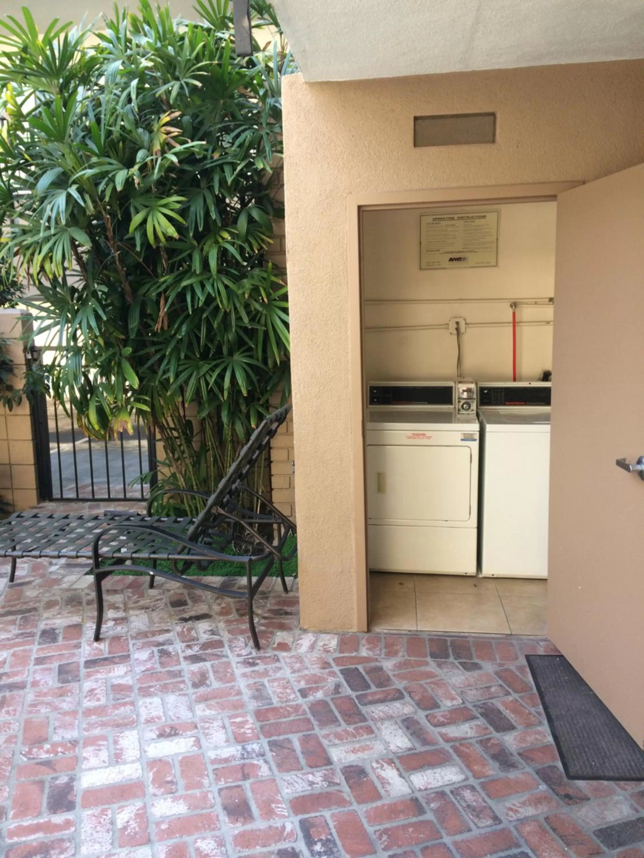 Area and facilities in Dunes Inn - Wilshire