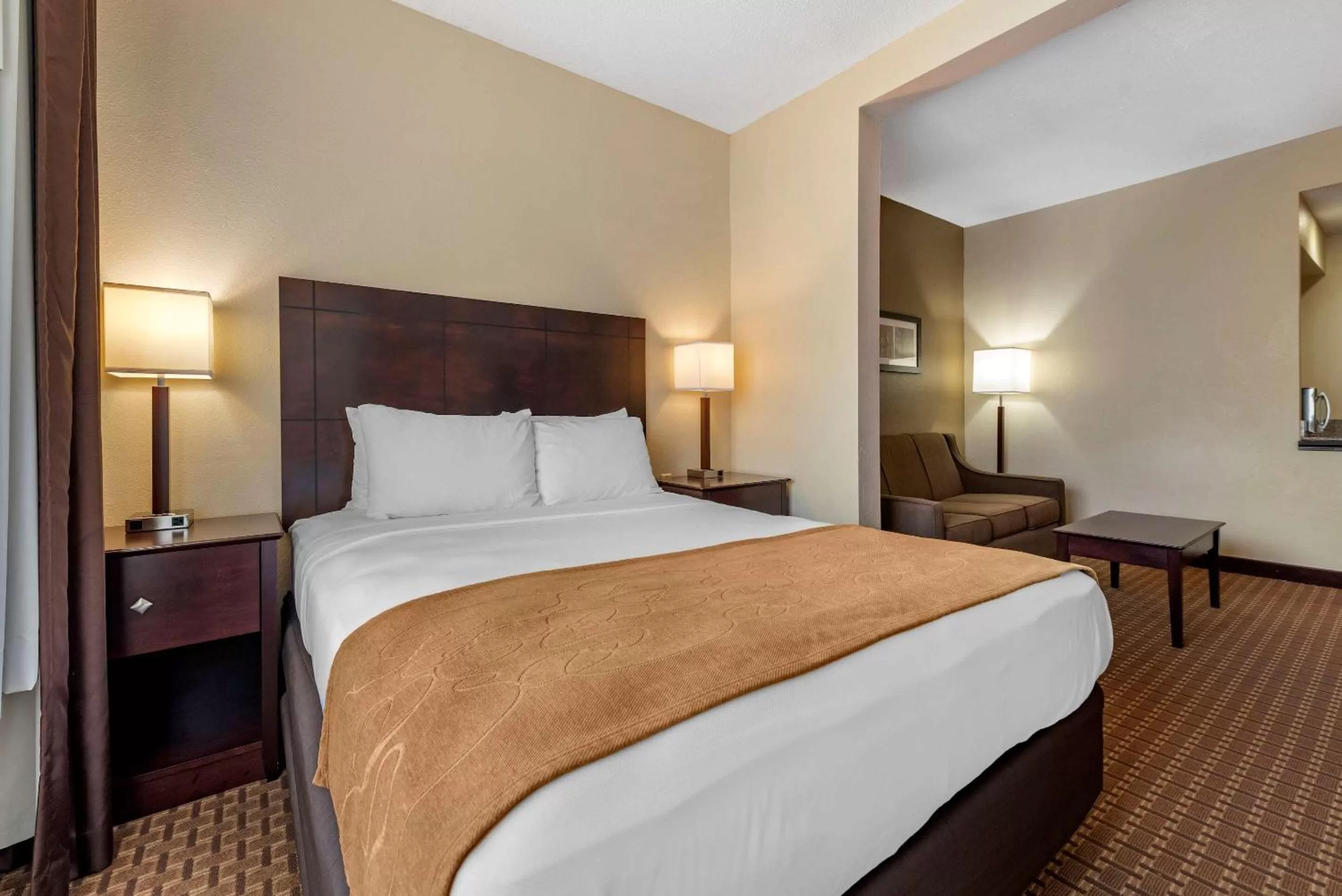 Photo of the whole room in Comfort Suites Marion North