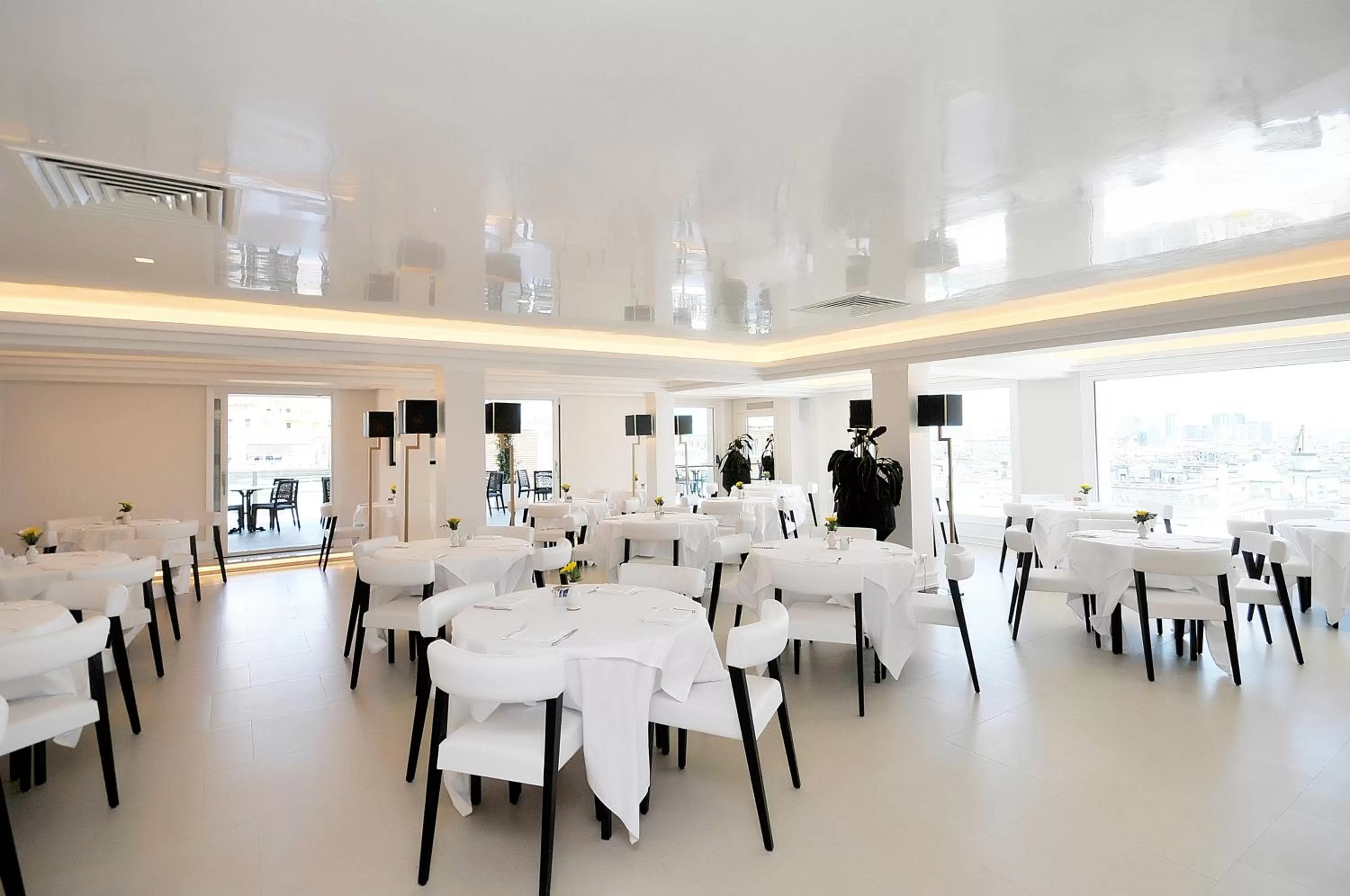 Restaurant/places to eat in Grand Hotel Oriente