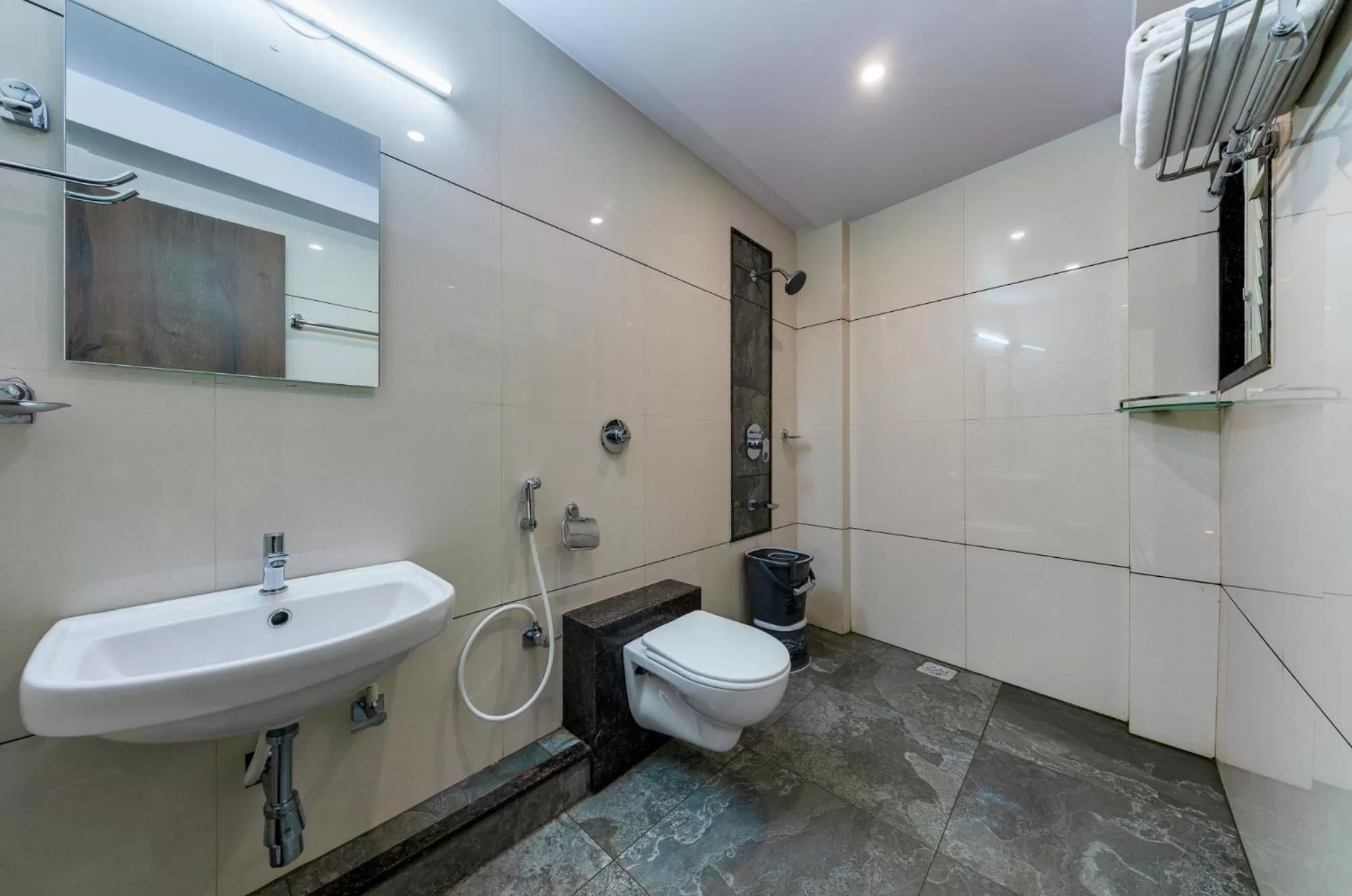 Bathroom in Hotel Aatithya Satkar Near Mahalaxmi Temple