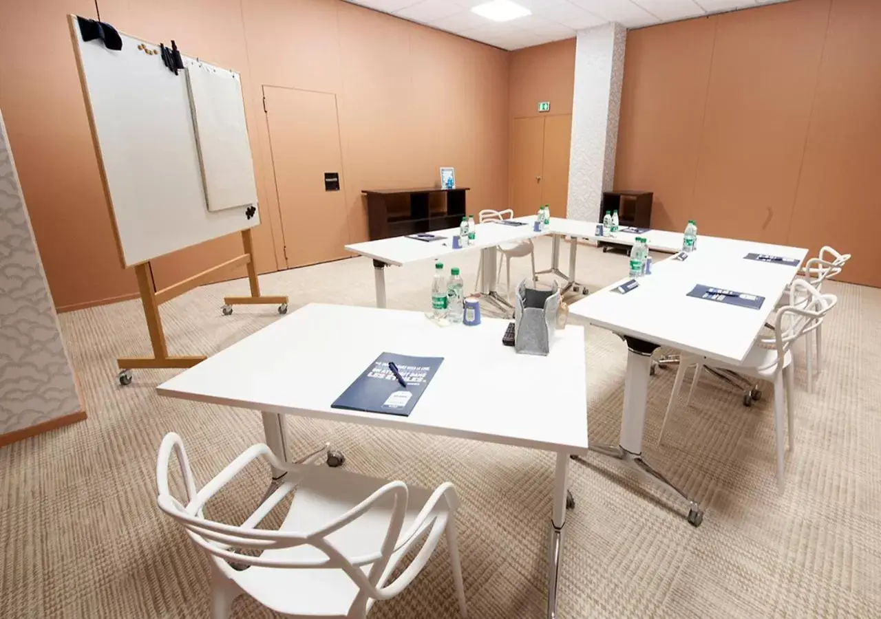 Meeting/conference room in Kyriad Prestige Hotel Clermont-Ferrand
