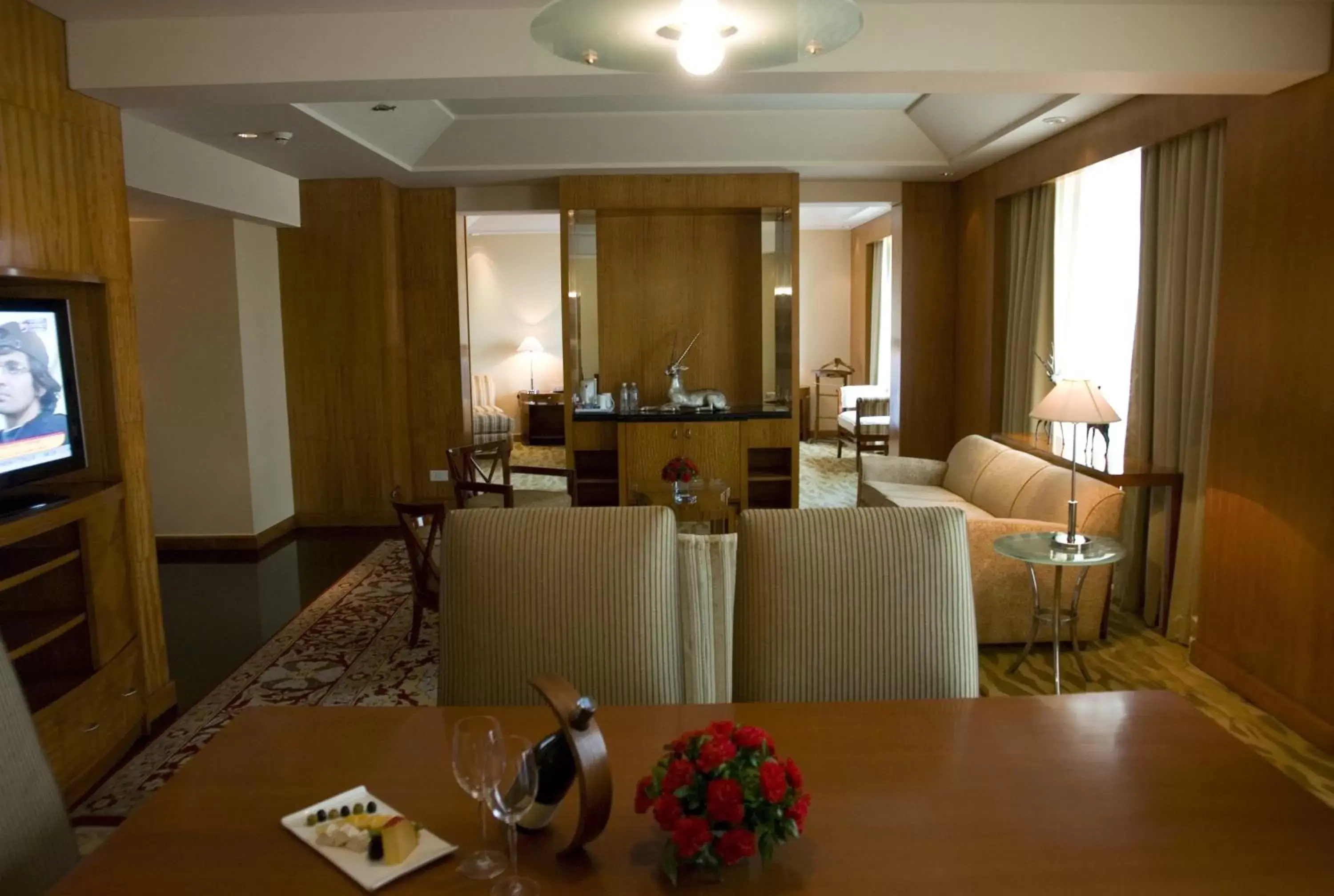 Living room, Restaurant/Places to Eat in The Grand New Delhi