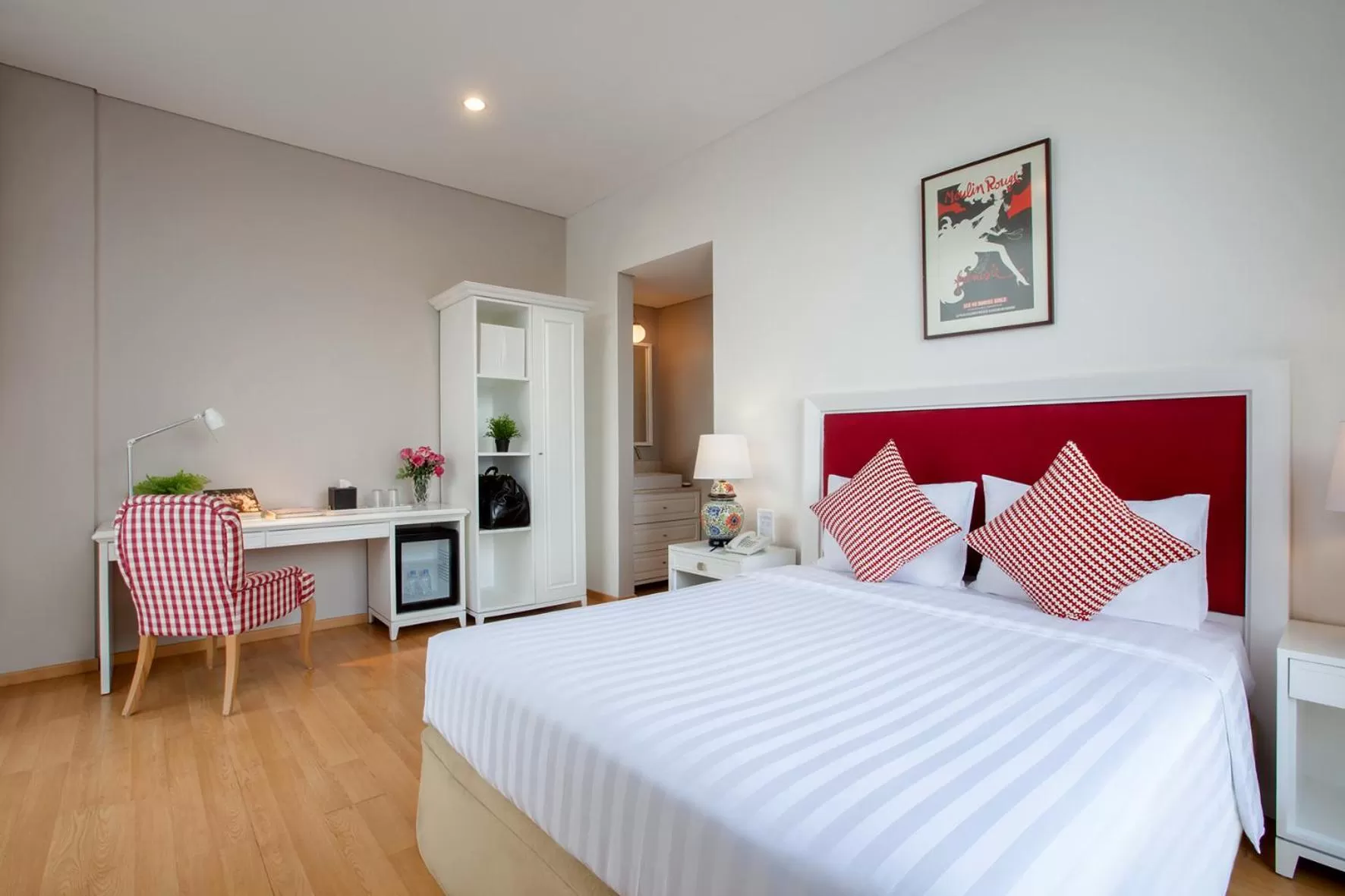 Bed in White Tree Residence