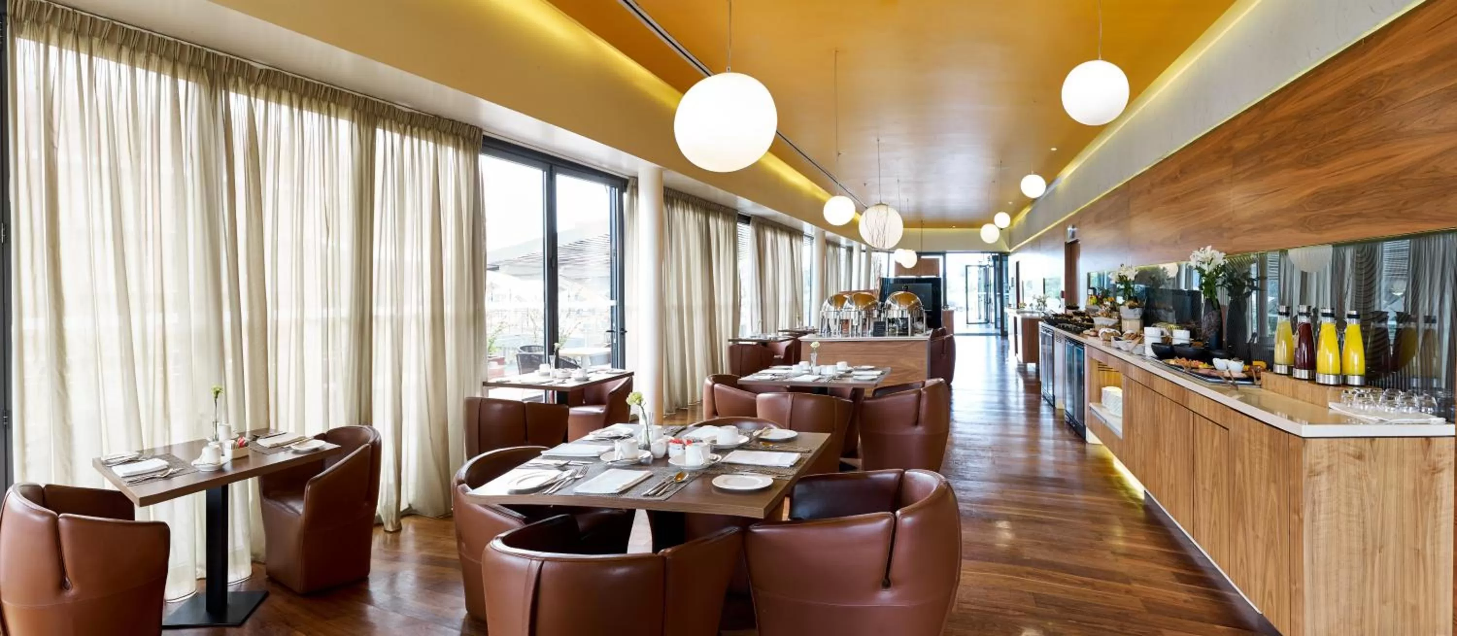 Restaurant/places to eat in Radisson Blu Hotel & Convention Centre Kigali