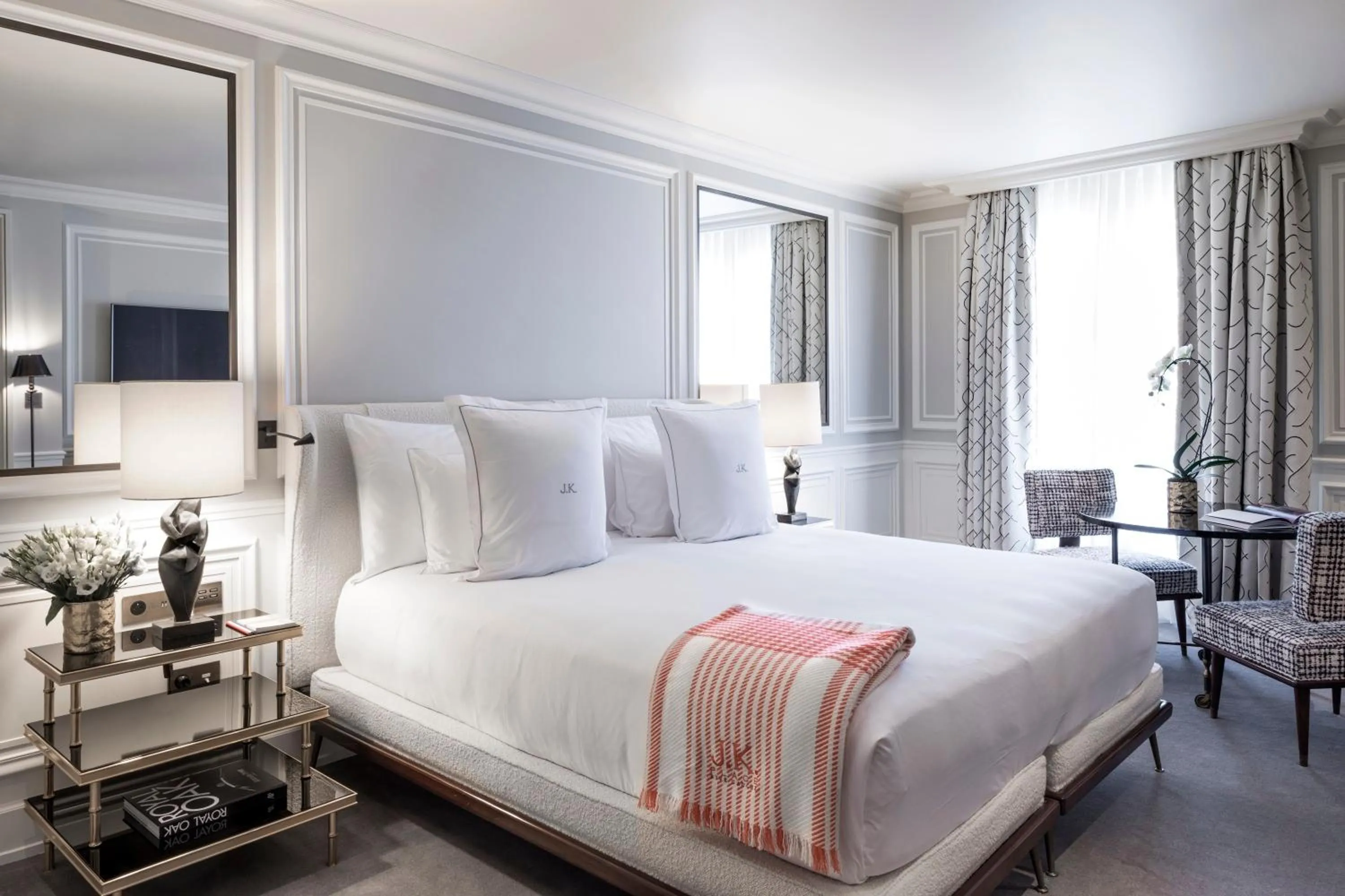 Bedroom, Bed in J.K. Place Paris