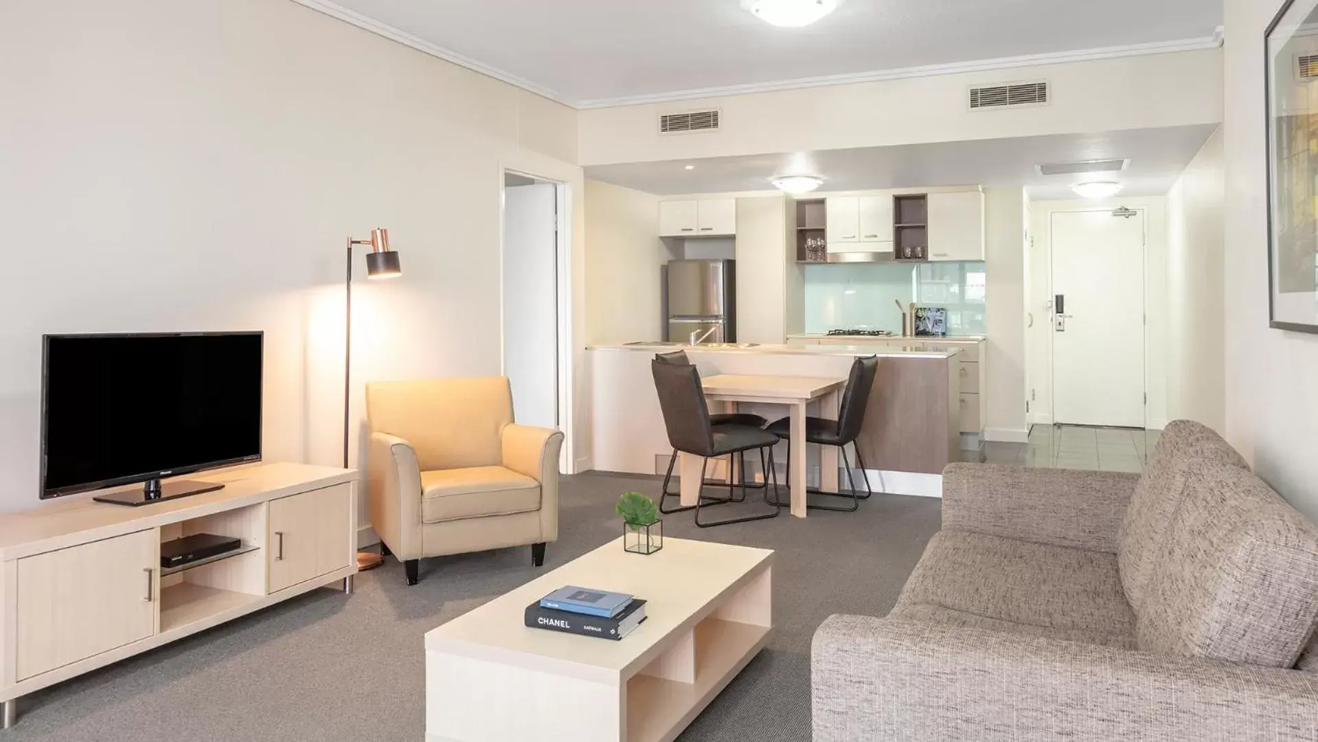 Living room, TV/Entertainment Center in Oaks Brisbane on Charlotte Suites