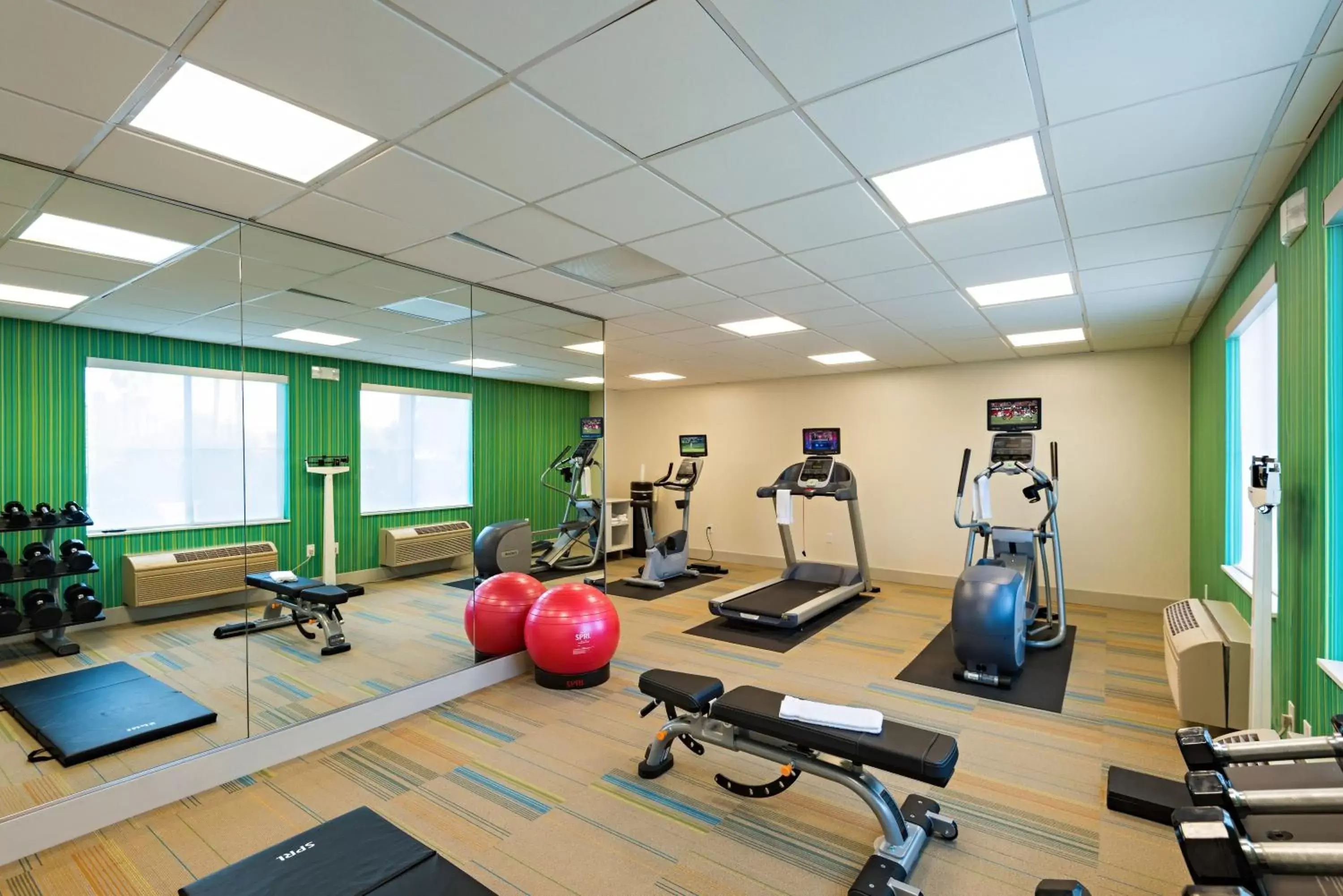 Spa and wellness centre/facilities, Fitness Center/Facilities in Holiday Inn Express Peoria North - Glendale, an IHG Hotel
