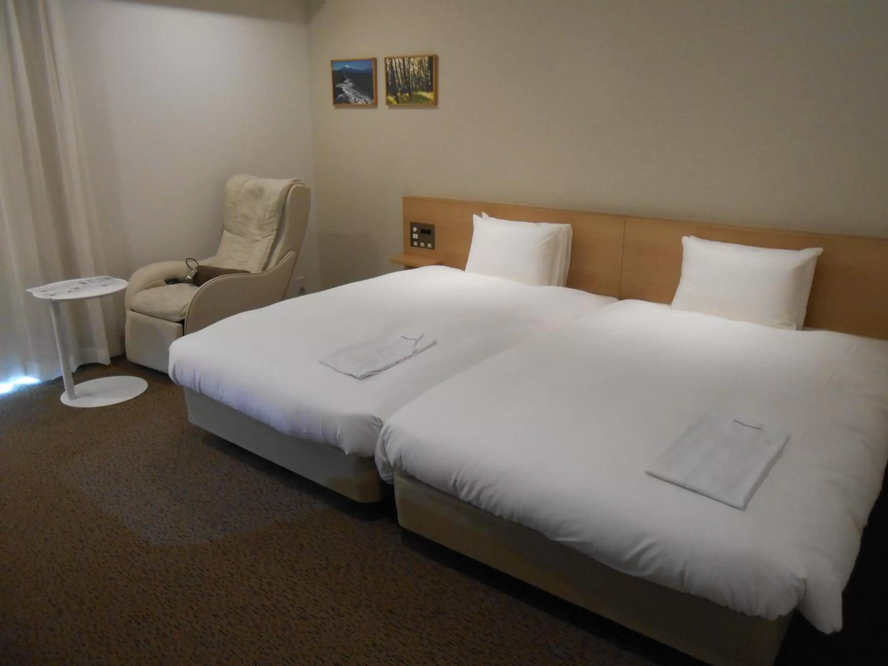 Bed in Daiwa Roynet Hotel Numazu