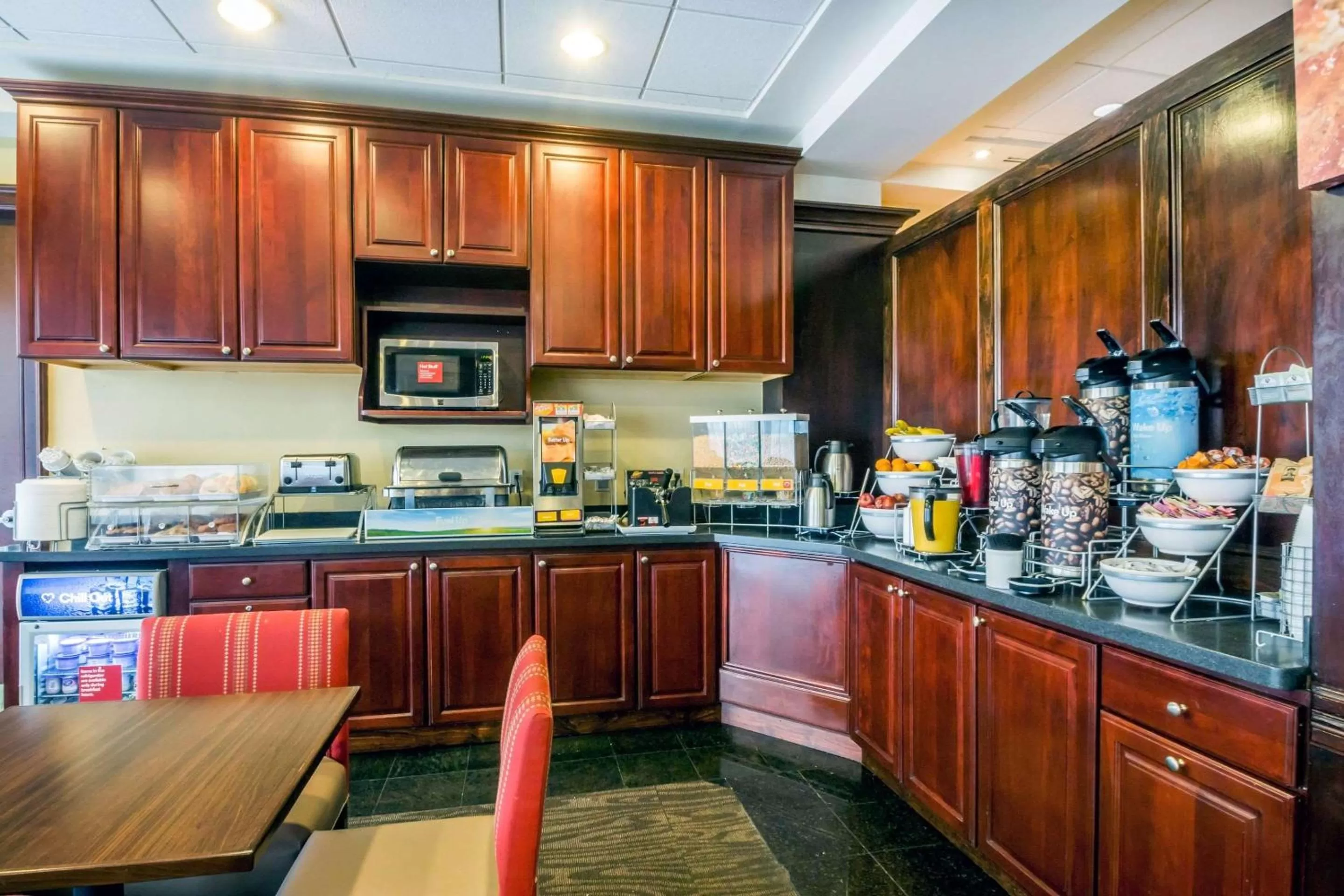 Restaurant/places to eat in Comfort Suites at Woodbridge