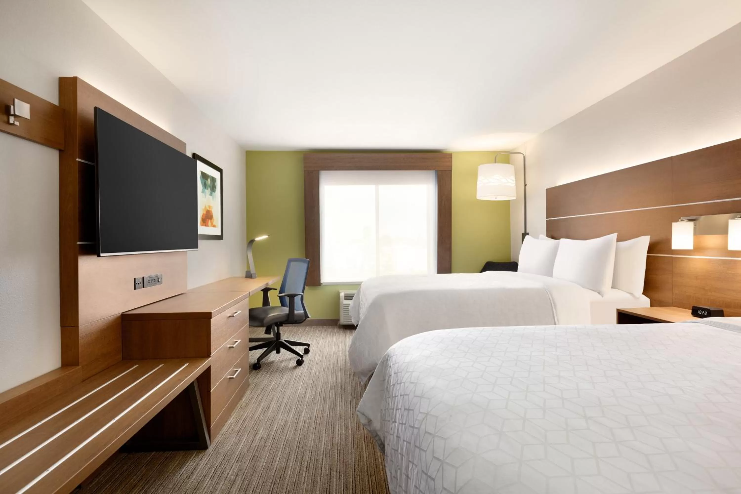 Photo of the whole room, Bed in Holiday Inn Express & Suites Merced - Yosemite Natl Pk Area by IHG