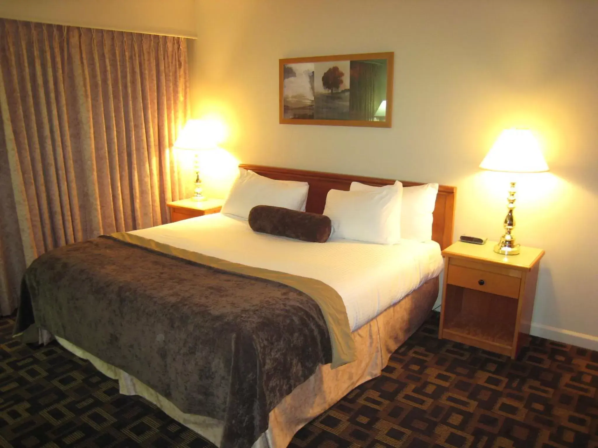 Bed in Super 8 by Wyndham Castlegar BC