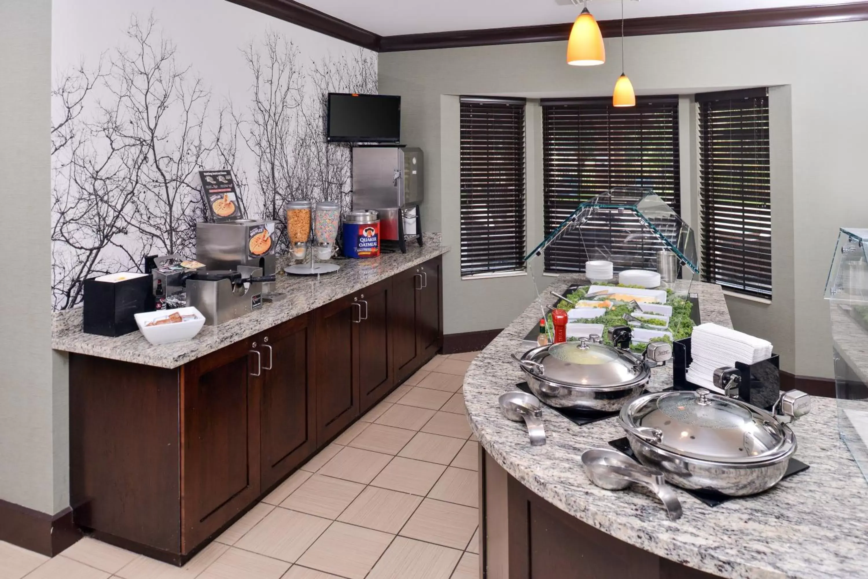 Breakfast, Restaurant/Places to Eat in Staybridge Suites O'Fallon Chesterfield, an IHG Hotel
