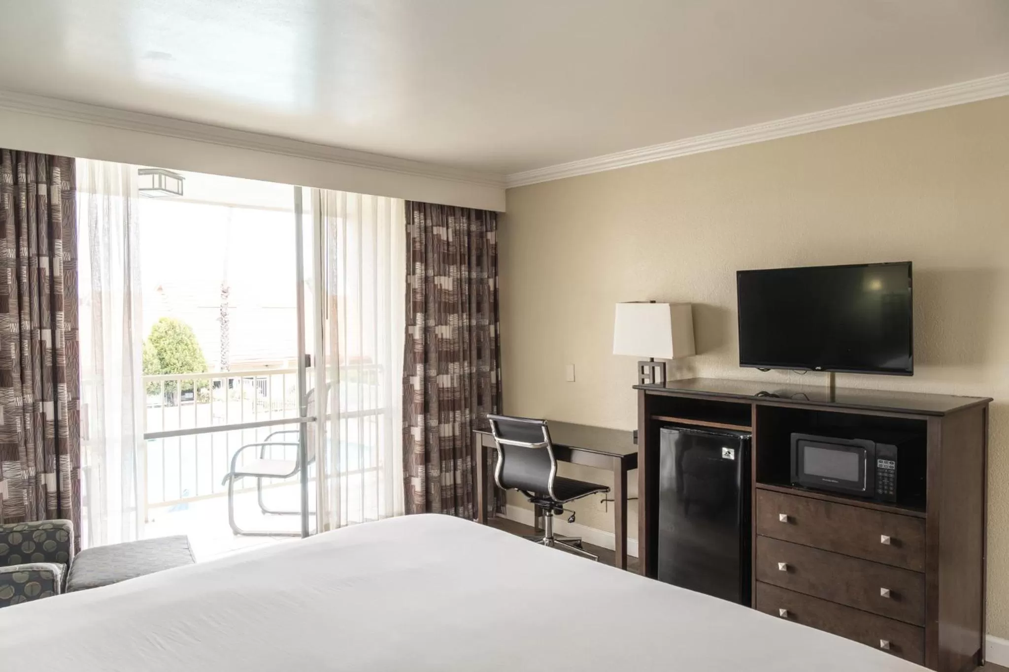 Bedroom, Bed in Travelodge by Wyndham Monterey Bay