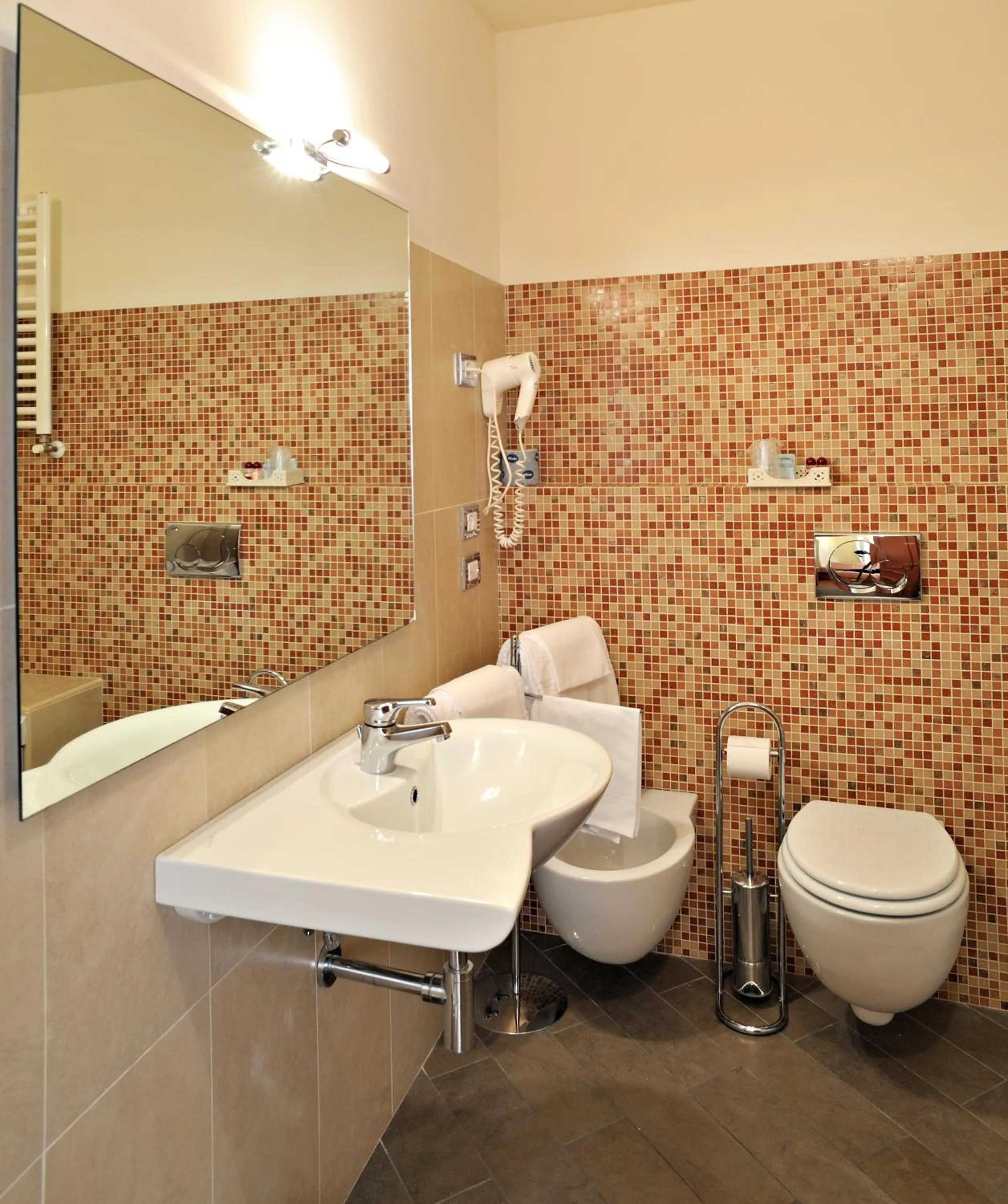 Bathroom in Leon Bianco