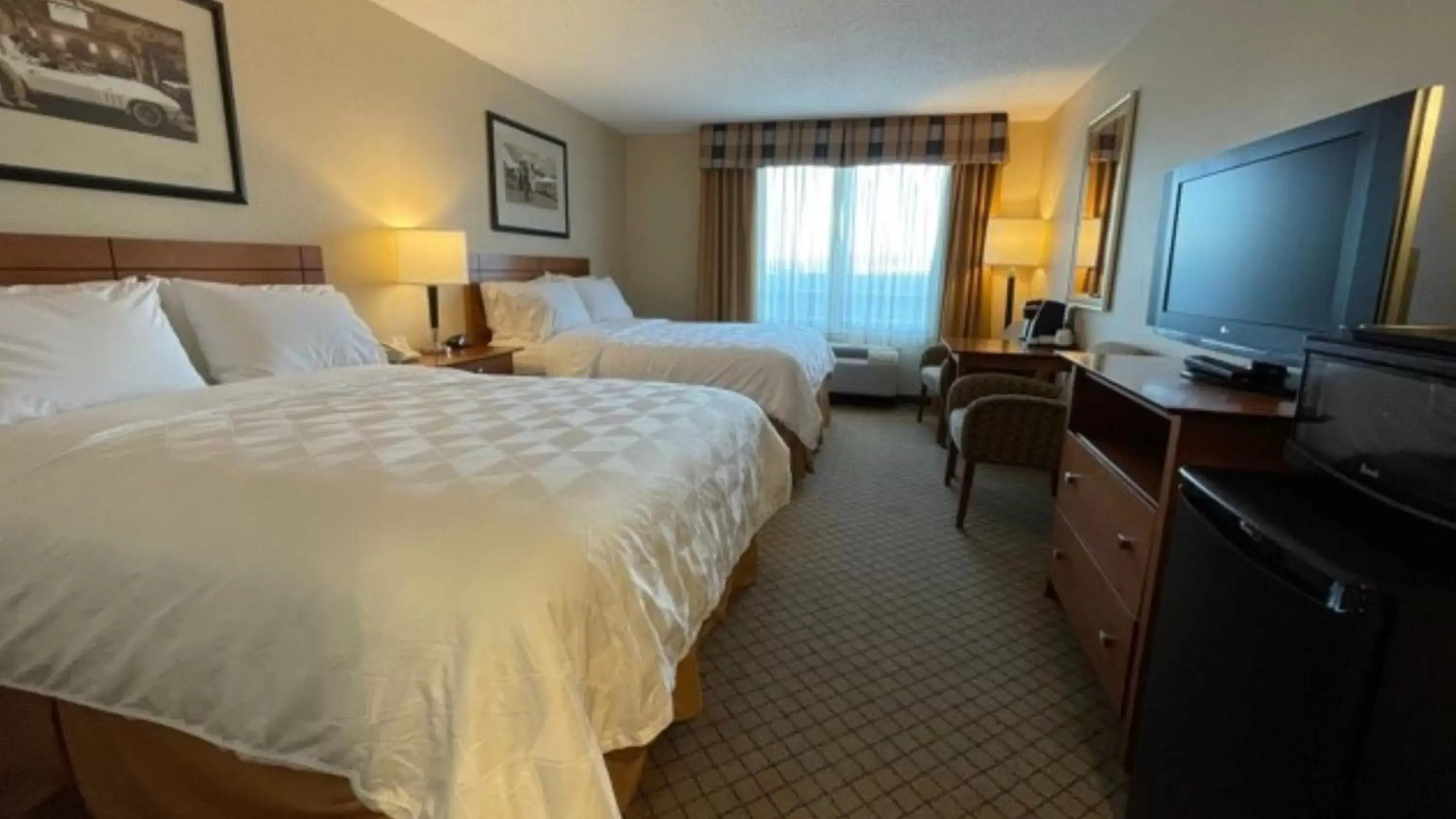 Photo of the whole room, Bed in Holiday Inn Battle Creek, an IHG Hotel