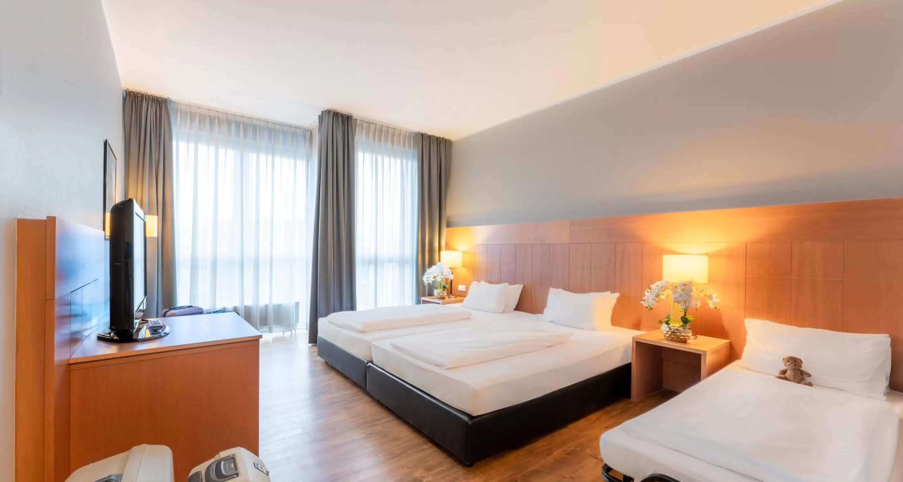 Photo of the whole room, Bed in PLAZA Premium Köln