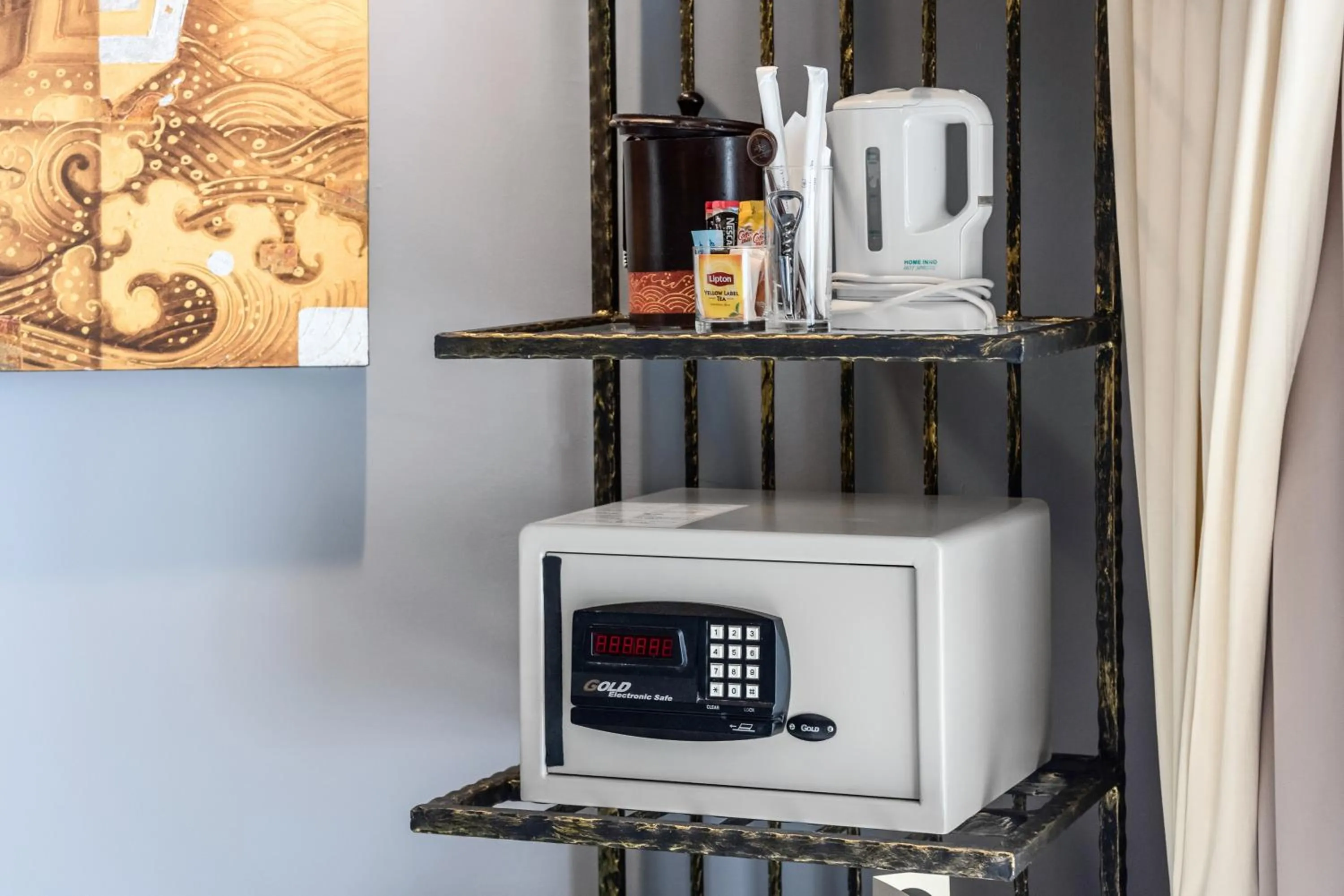 Coffee/tea facilities in Garden Cliff Resort And Spa