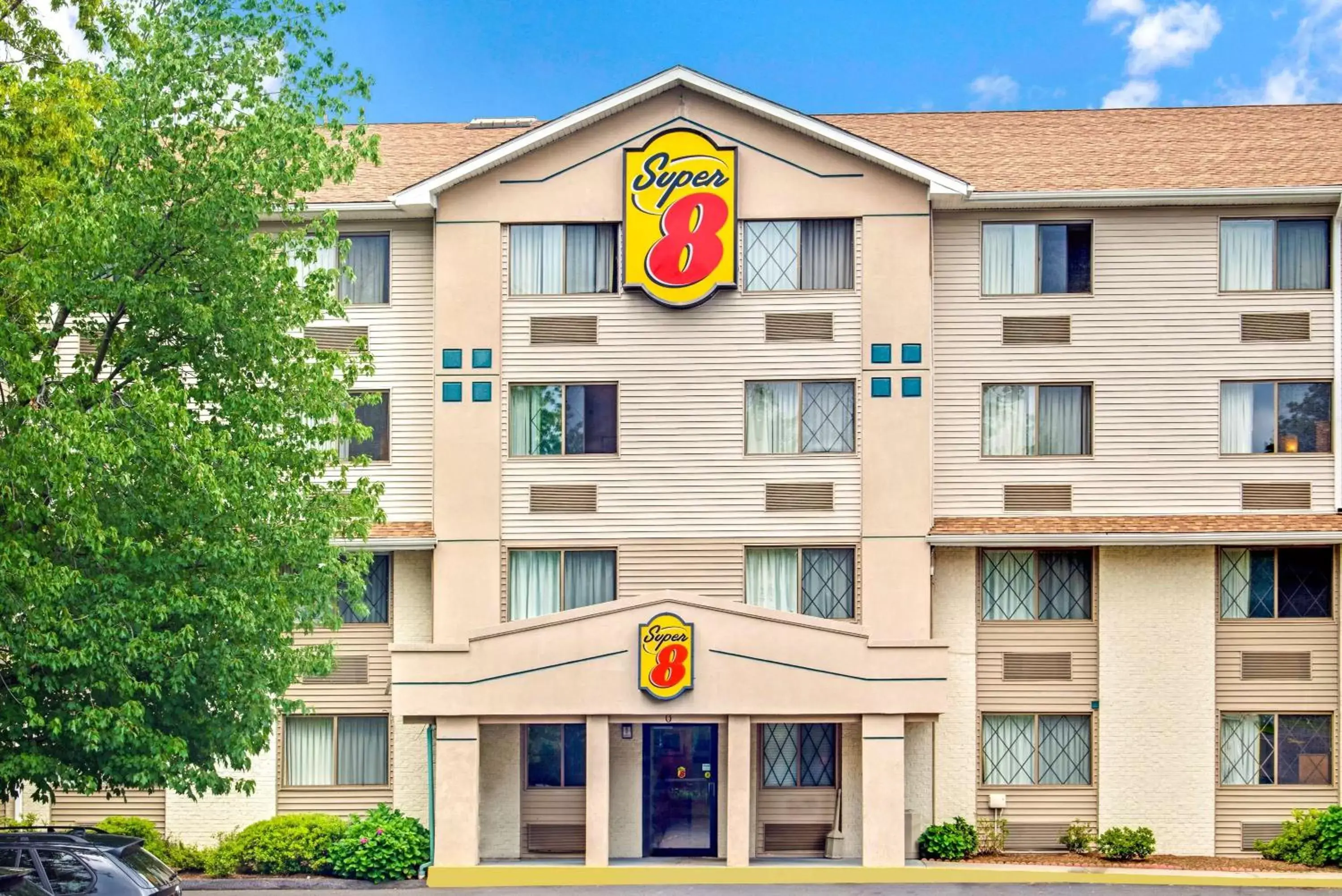 Property Building in Super 8 by Wyndham Stamford/New York City Area