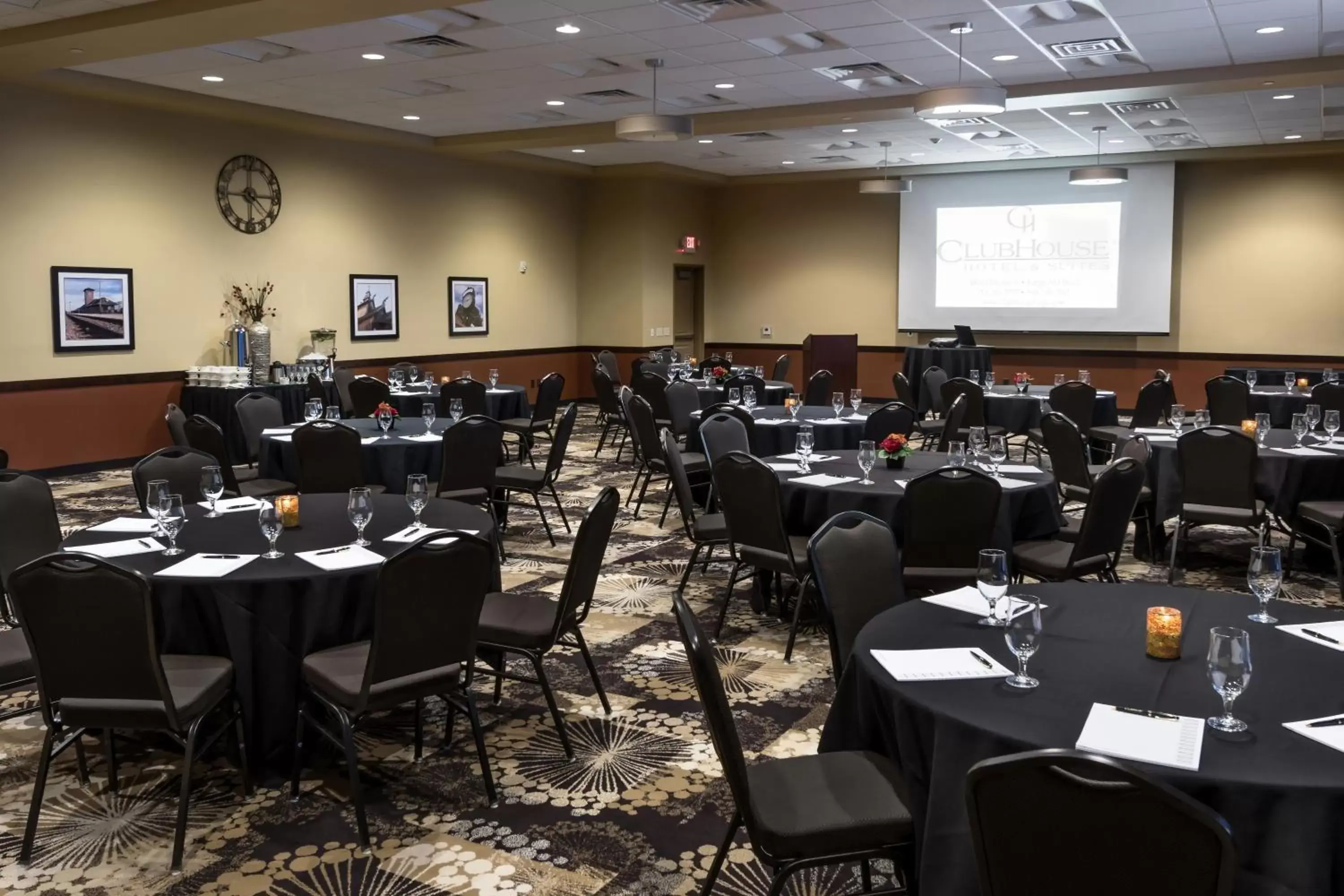 Banquet/Function facilities, Restaurant/Places to Eat in ClubHouse Hotel & Suites Fargo