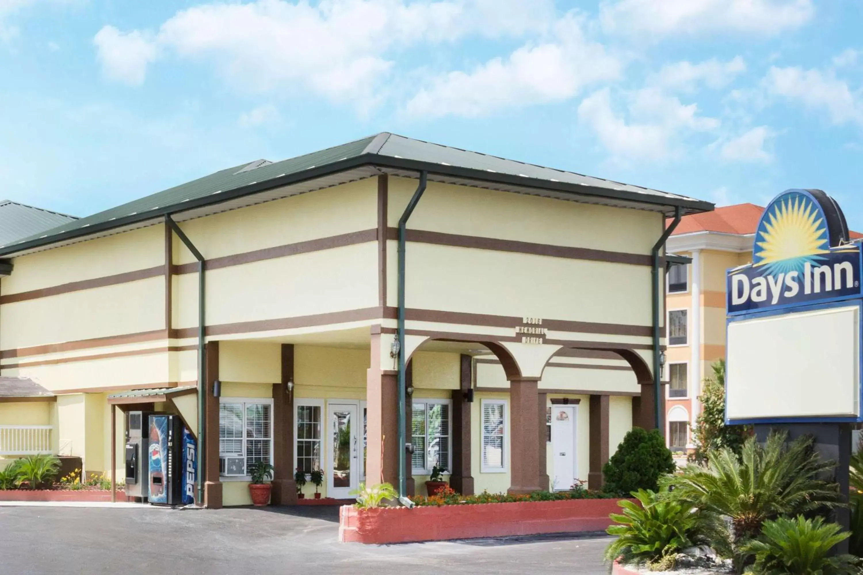 Property Building in Days Inn by Wyndham Waycross