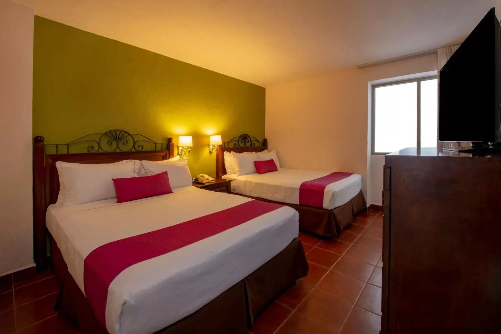 Photo of the whole room, Bed in Gamma Merida El Castellano