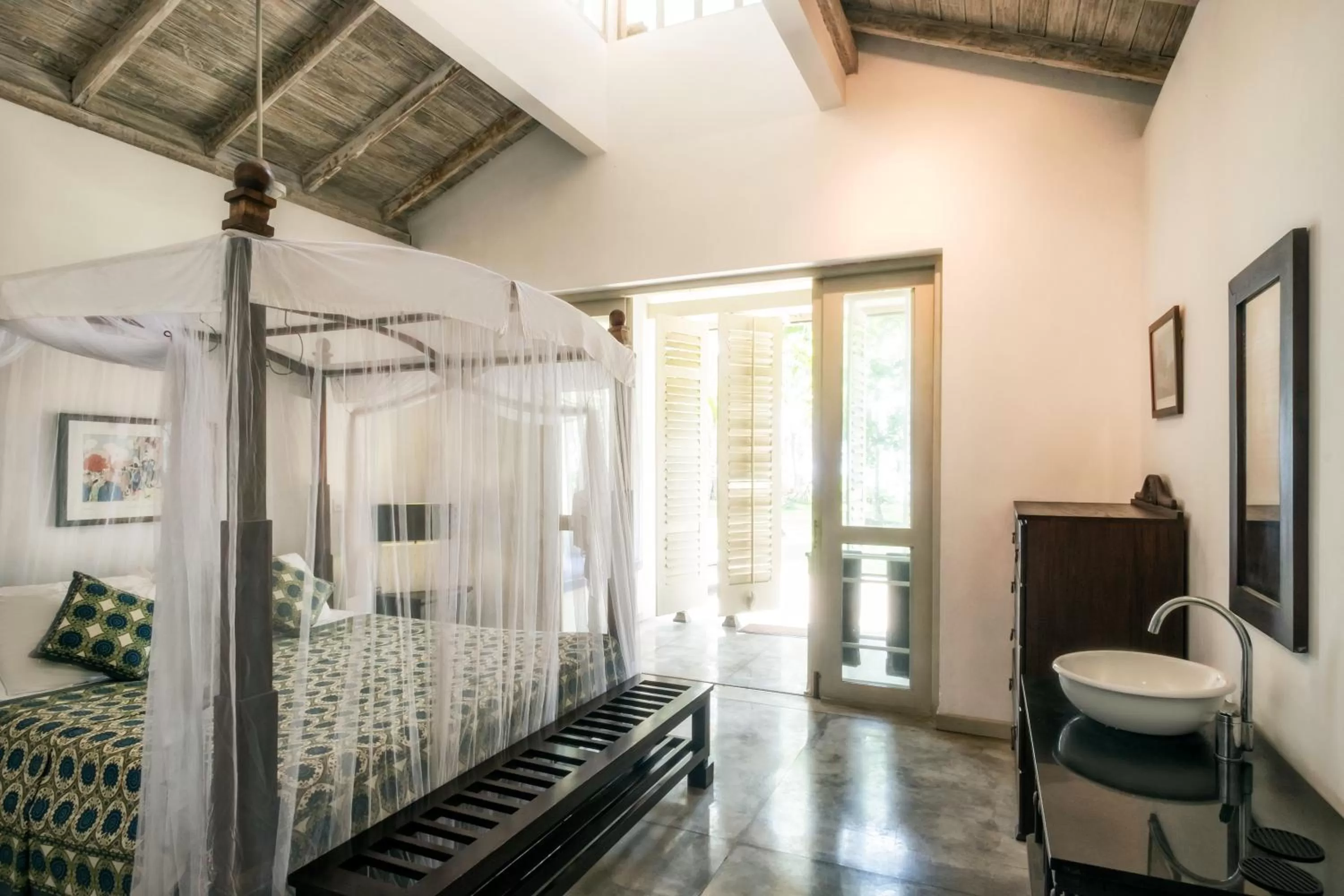 Bedroom, Bed in Satin Doll