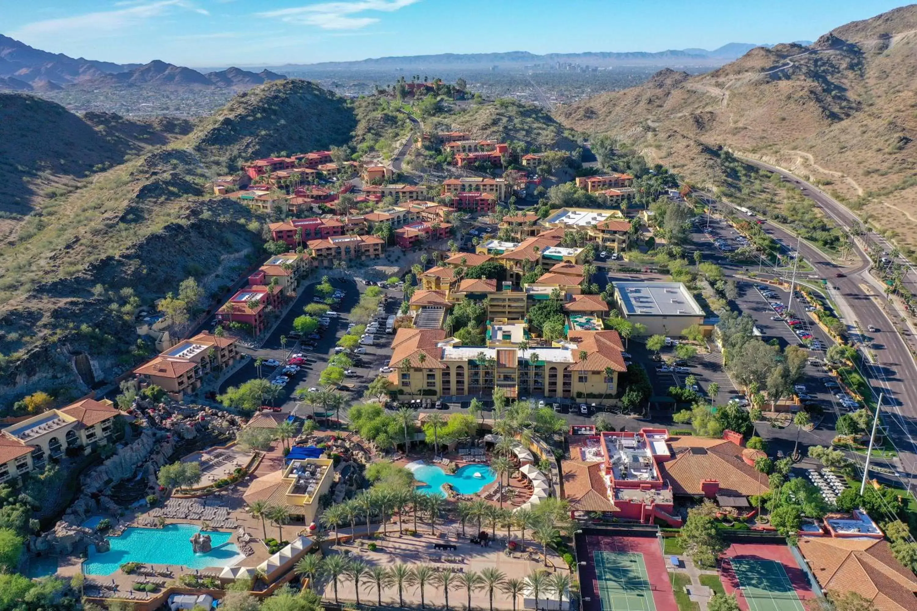 Property building in Hilton Phoenix Tapatio Cliffs Resort Property building in Hilton Phoenix Tapatio Cliffs Resort