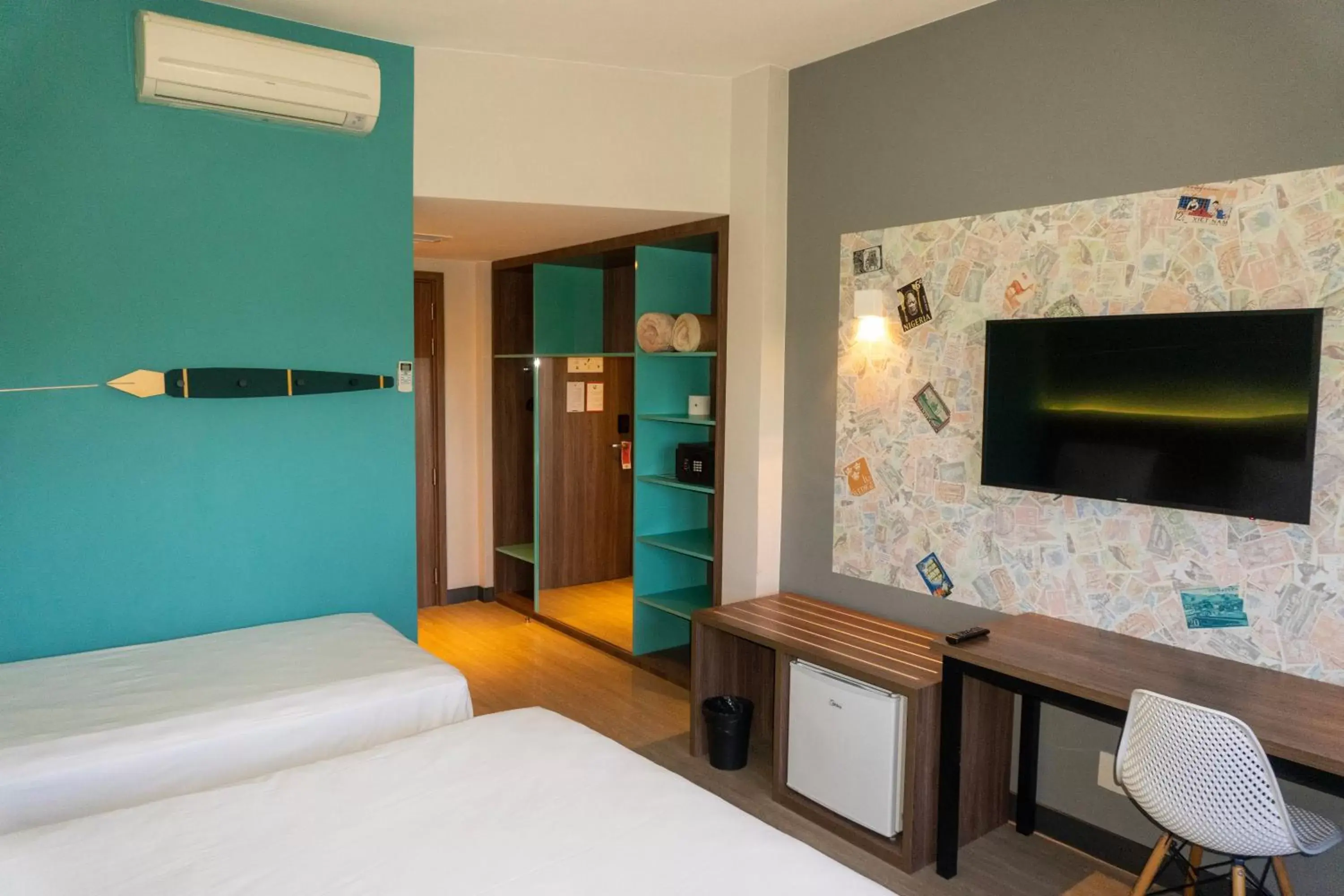Bedroom, TV/Entertainment Center in ibis Styles Sorocaba Santa Rosalia
