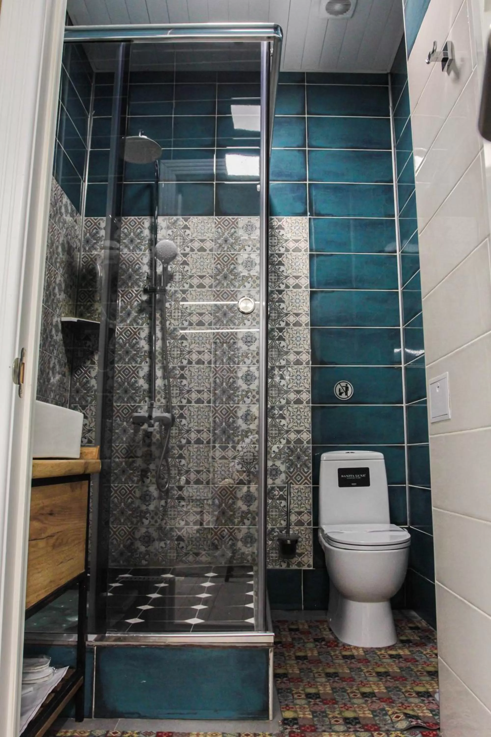 Shower, Bathroom in E-lite& Meatador