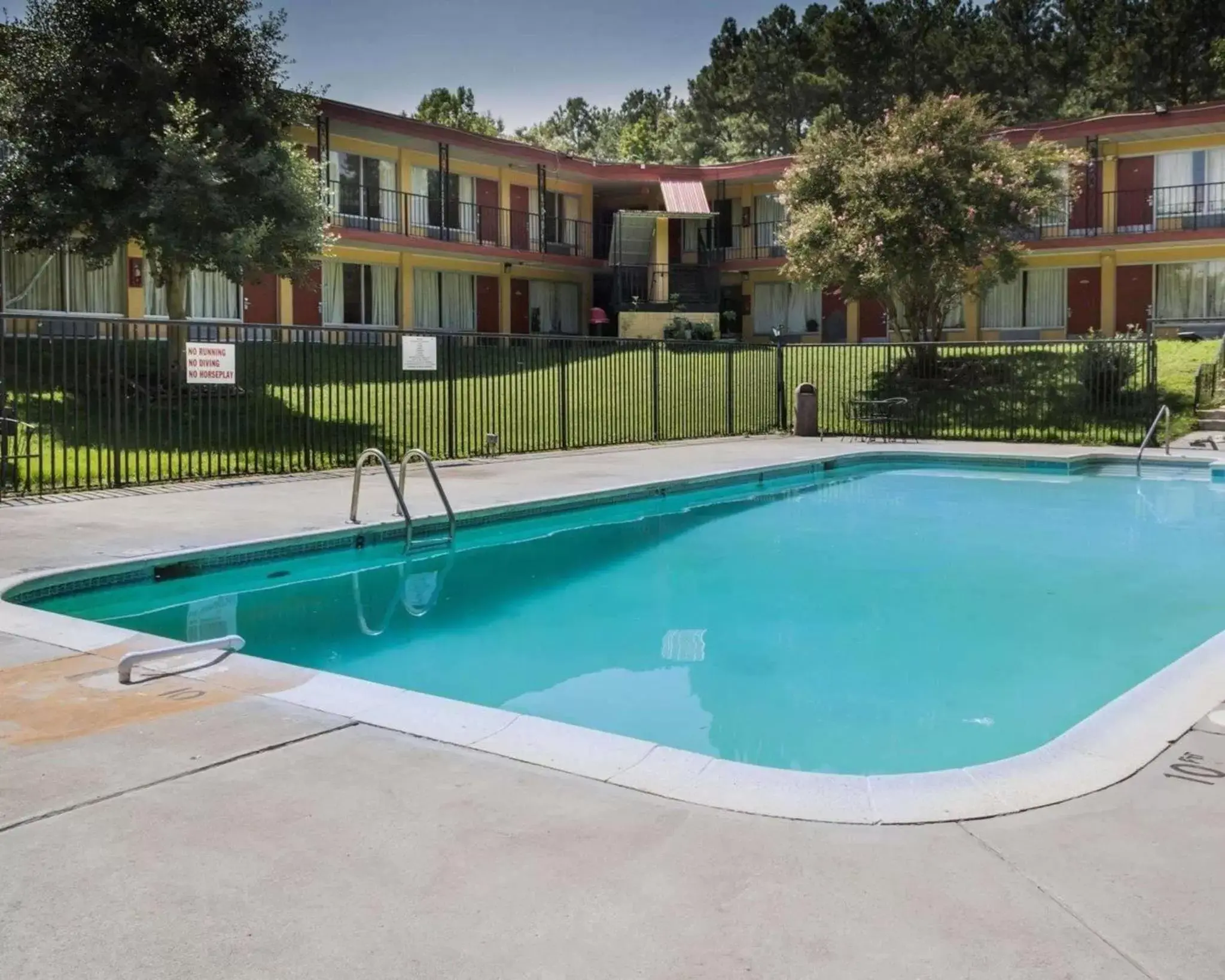 On site, Swimming Pool in Rodeway Inn Colonial Heights I-95