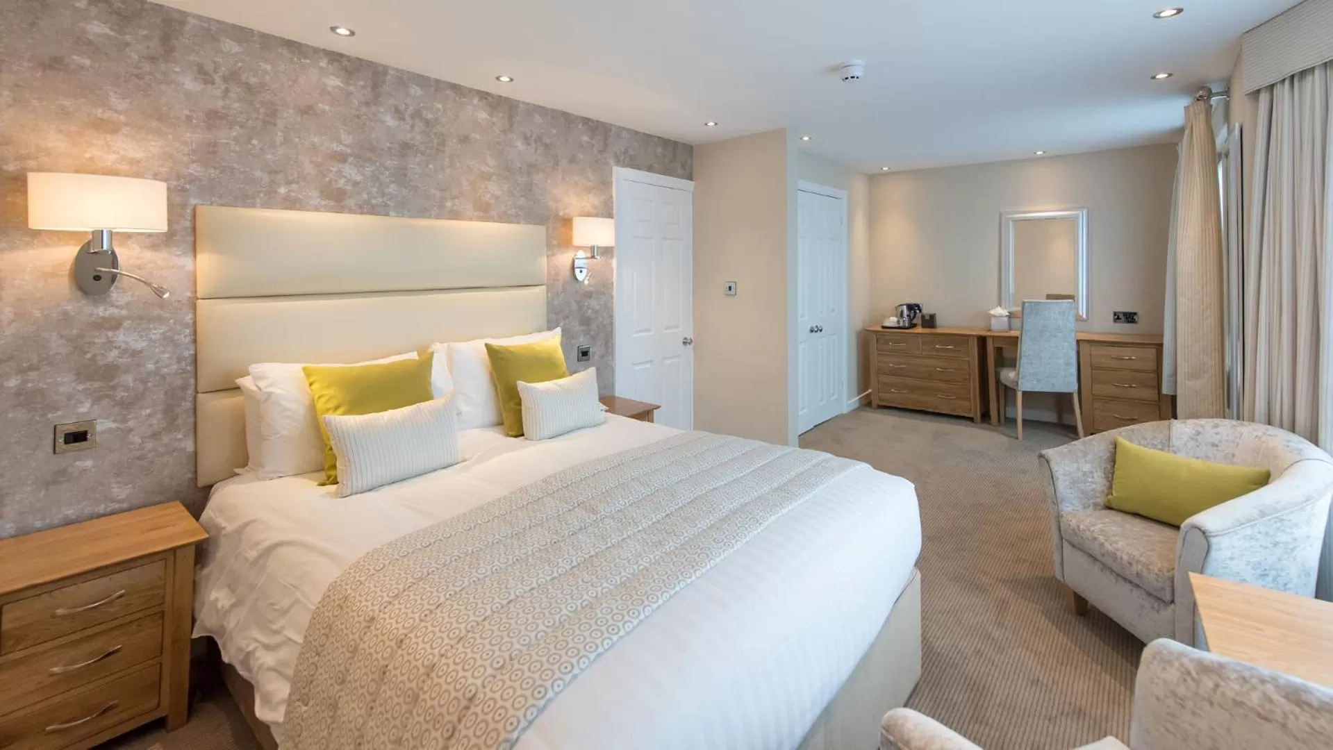 Bedroom, Bed in The Royal & Fortescue Hotel