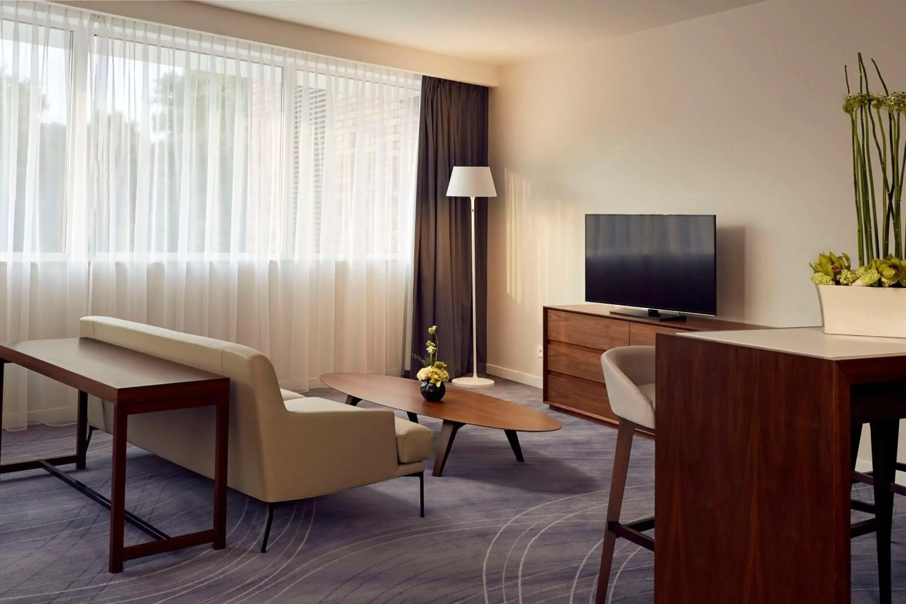 Bed, TV/Entertainment Center in DoubleTree by Hilton Wroclaw