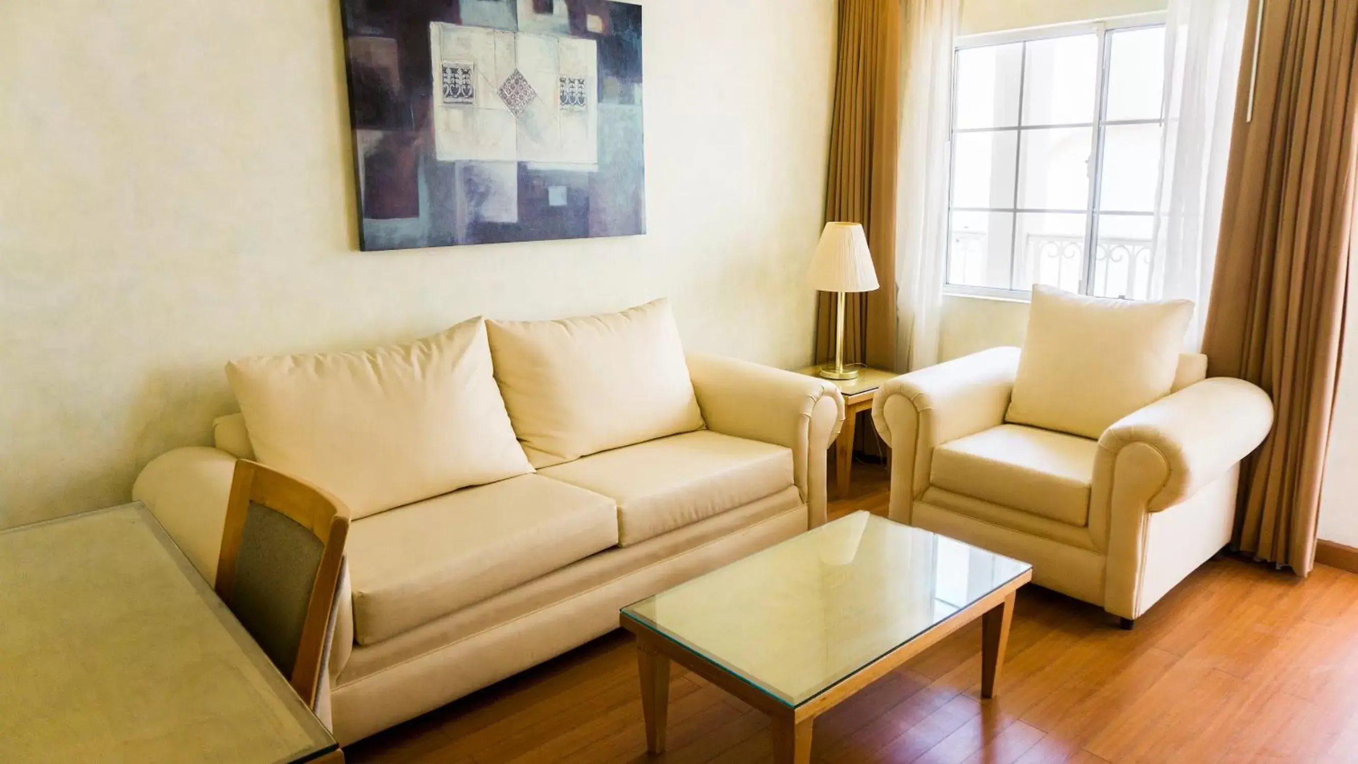 Seating Area in Hotel Santiago Plaza