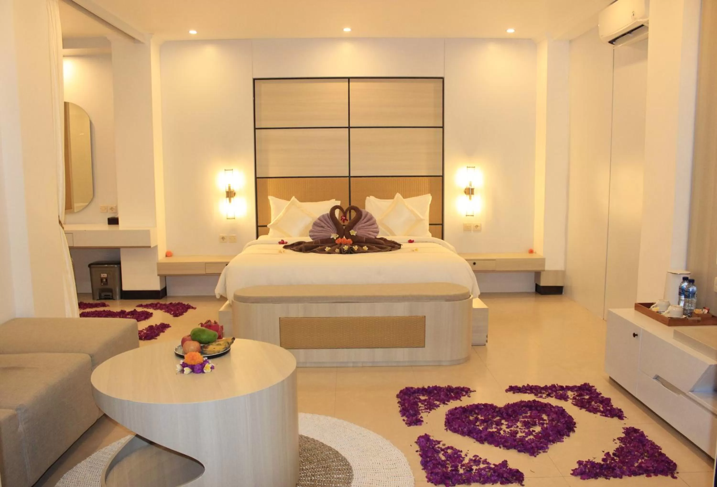 Bed in SUITE OCEAN BLUE