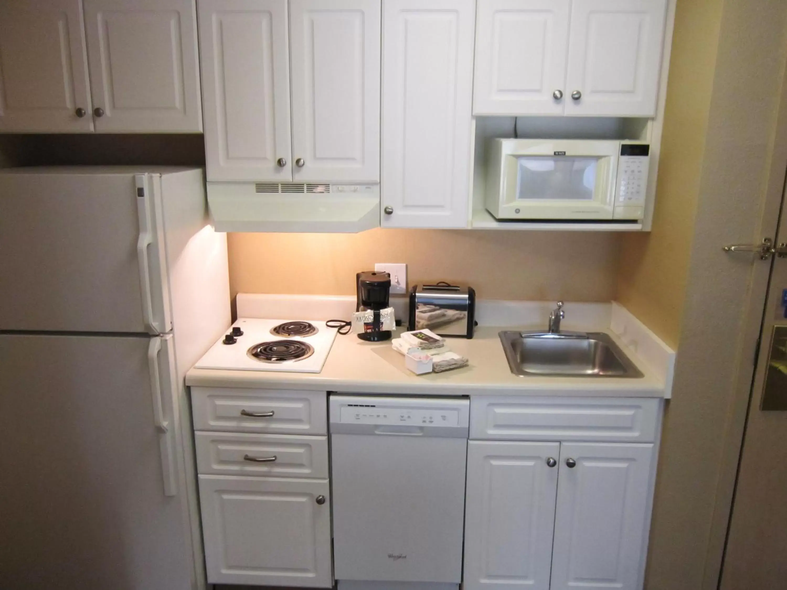 Kitchen or kitchenette, Kitchen/Kitchenette in Extended Stay America Suites - Orlando - Lake Buena Vista
