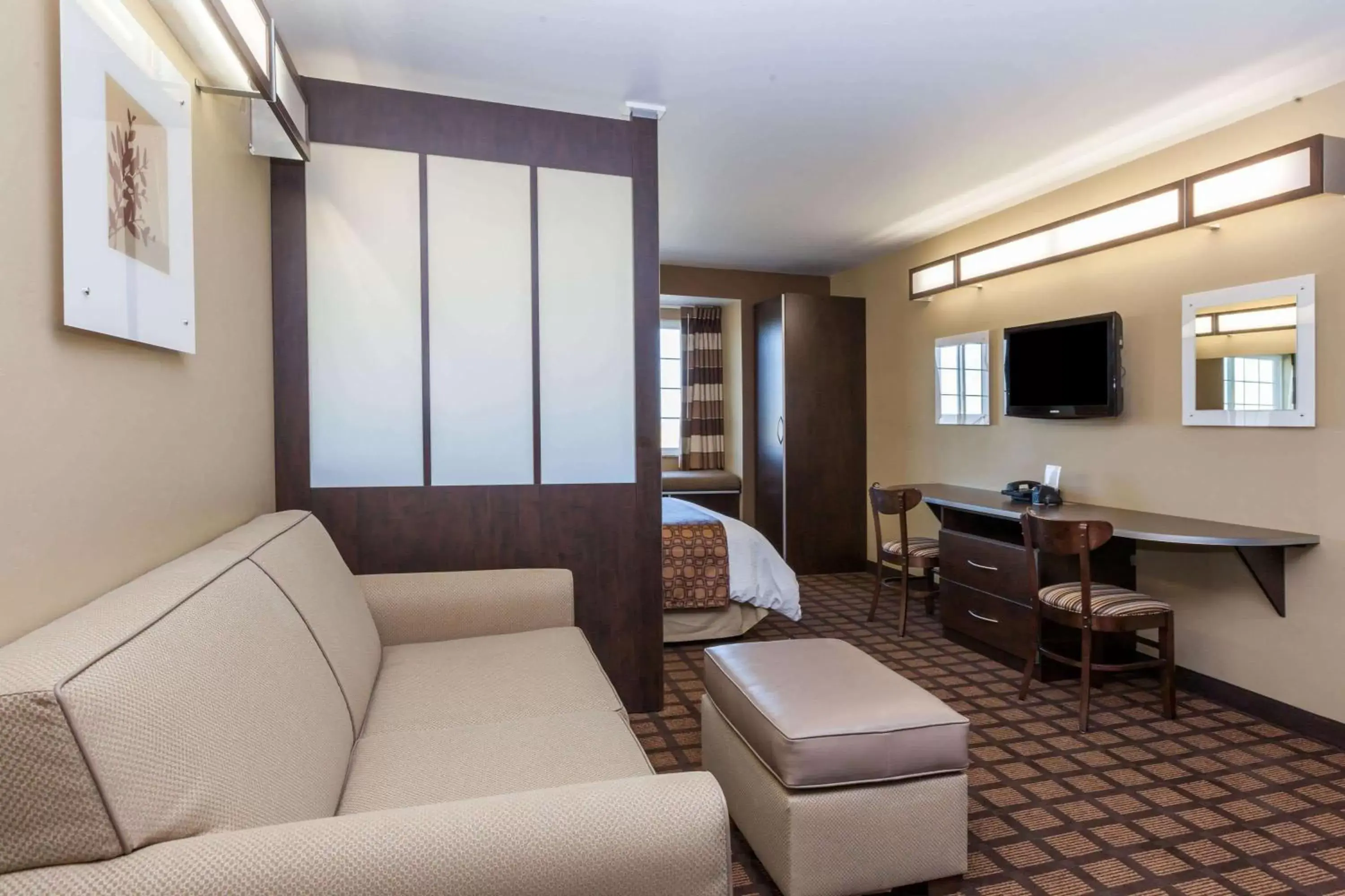 Photo of the whole room, Seating Area in Microtel Inn & Suites by Wyndham Wheeler Ridge