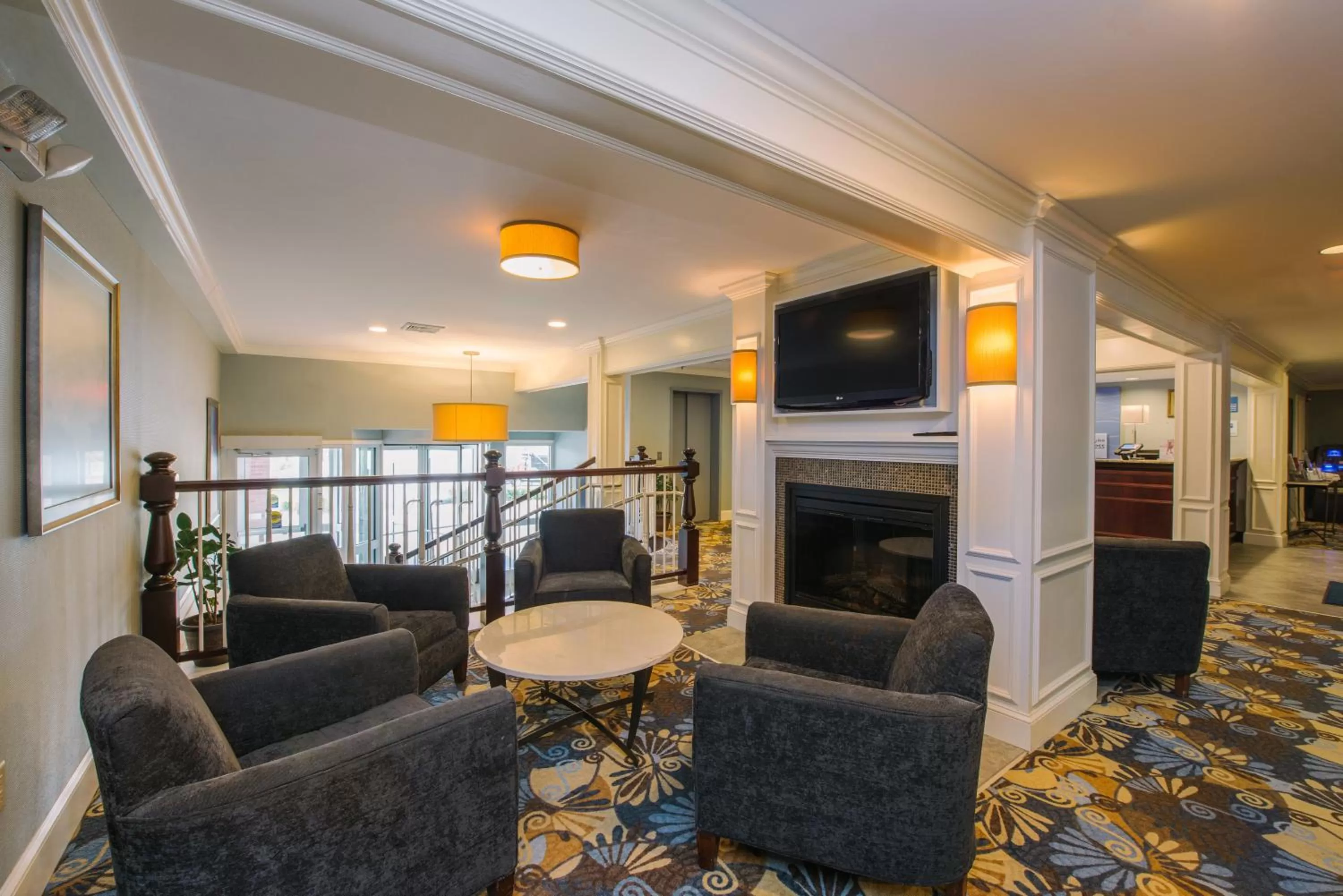 Lobby or reception in Holiday Inn Express and Suites Merrimack by IHG
