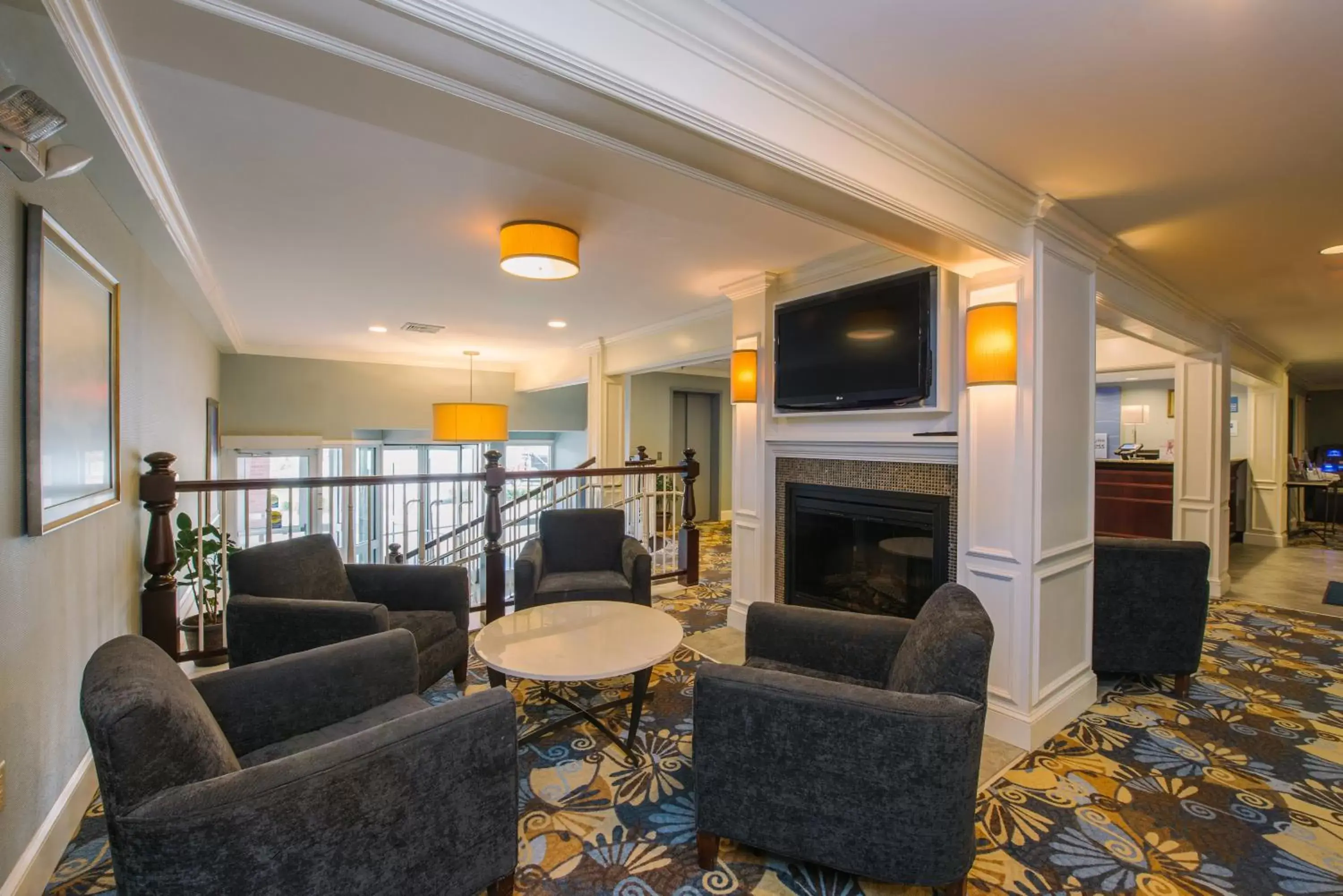 Lobby or reception in Holiday Inn Express and Suites Merrimack, an IHG Hotel