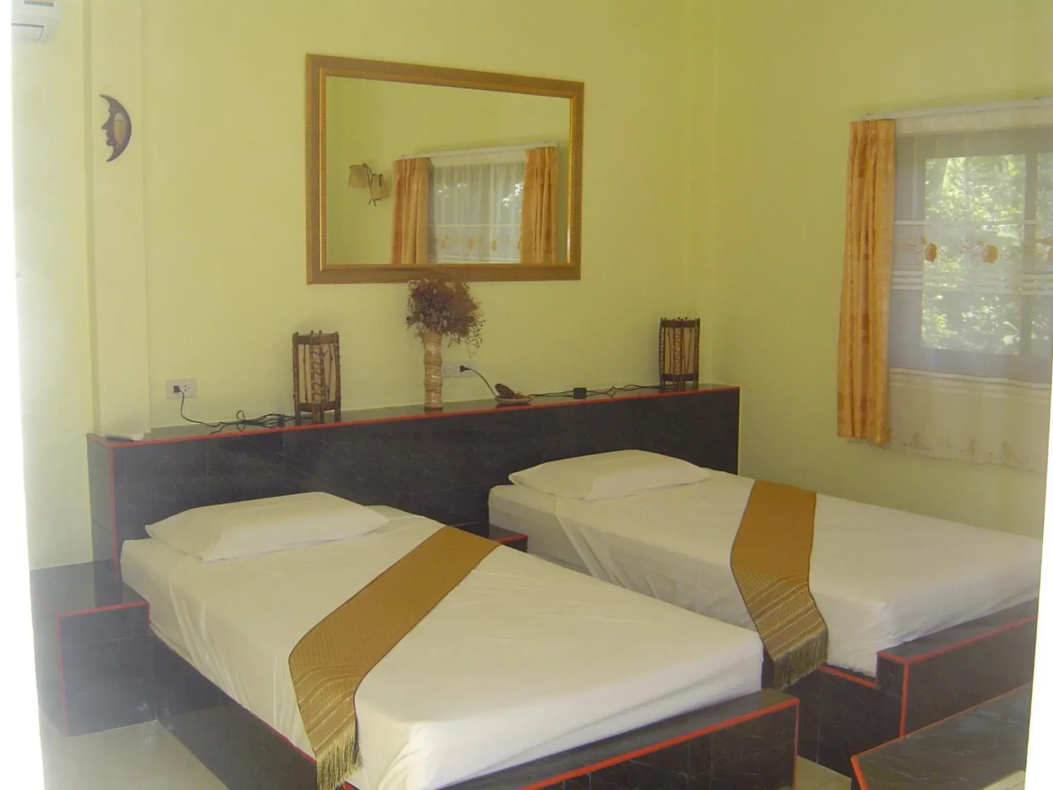 Photo of the whole room, Bed in Mini-golf & Resort Ubon Ratchathani