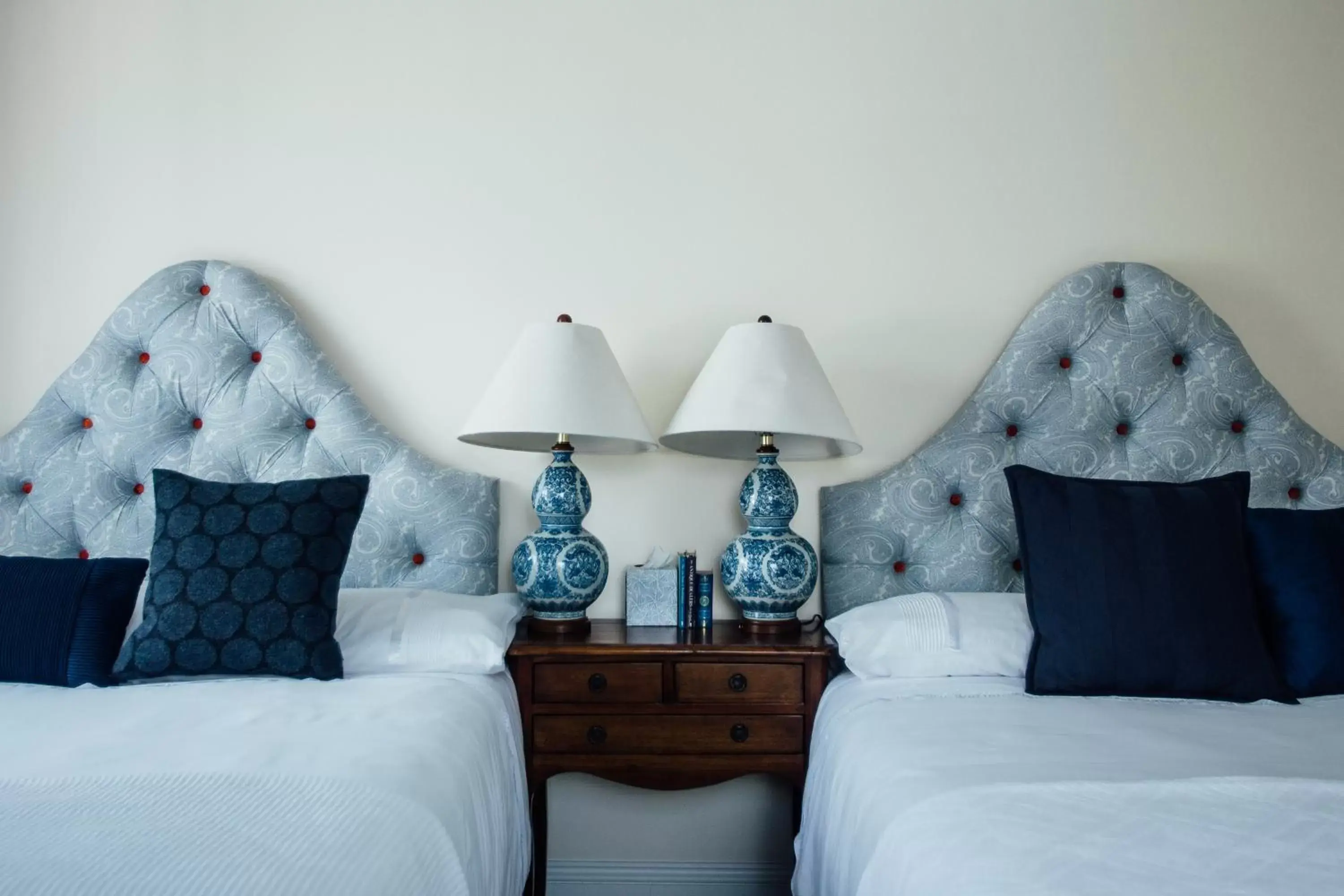 Bed, Seating Area in Tom Blake House