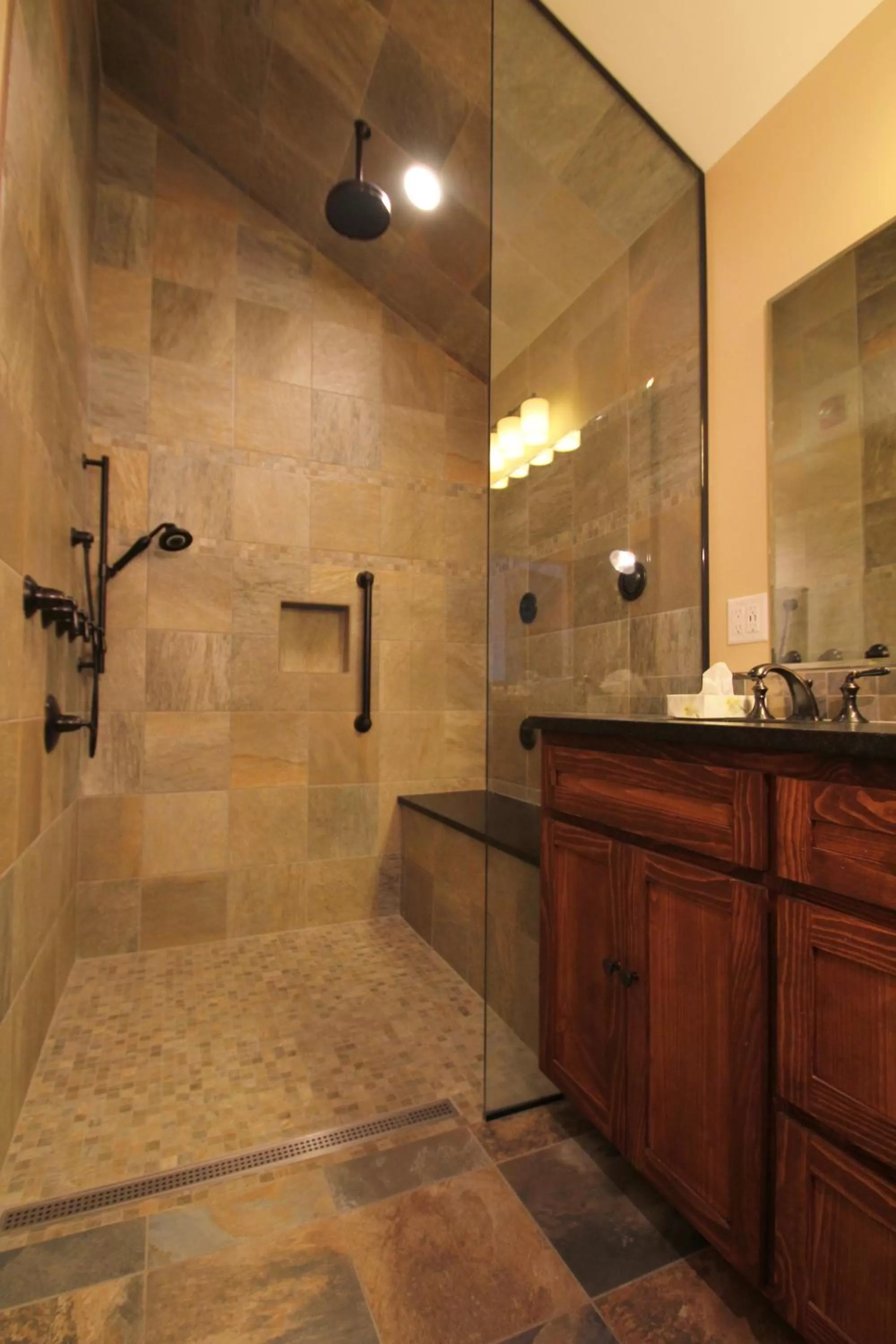 Shower, Bathroom in Norseman Resort on the Beach