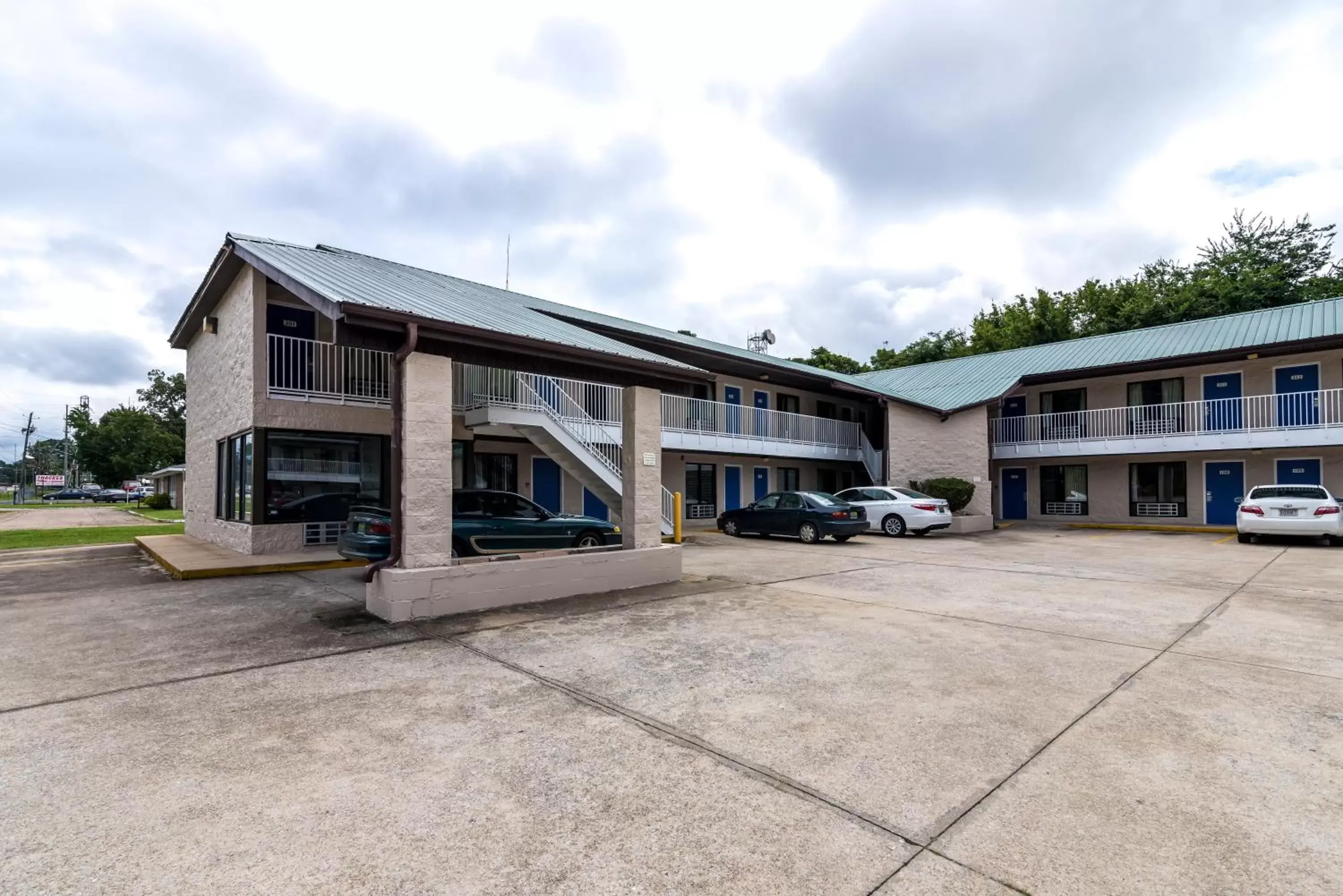 Facade/entrance, Property Building in Motel 6-Attalla, AL