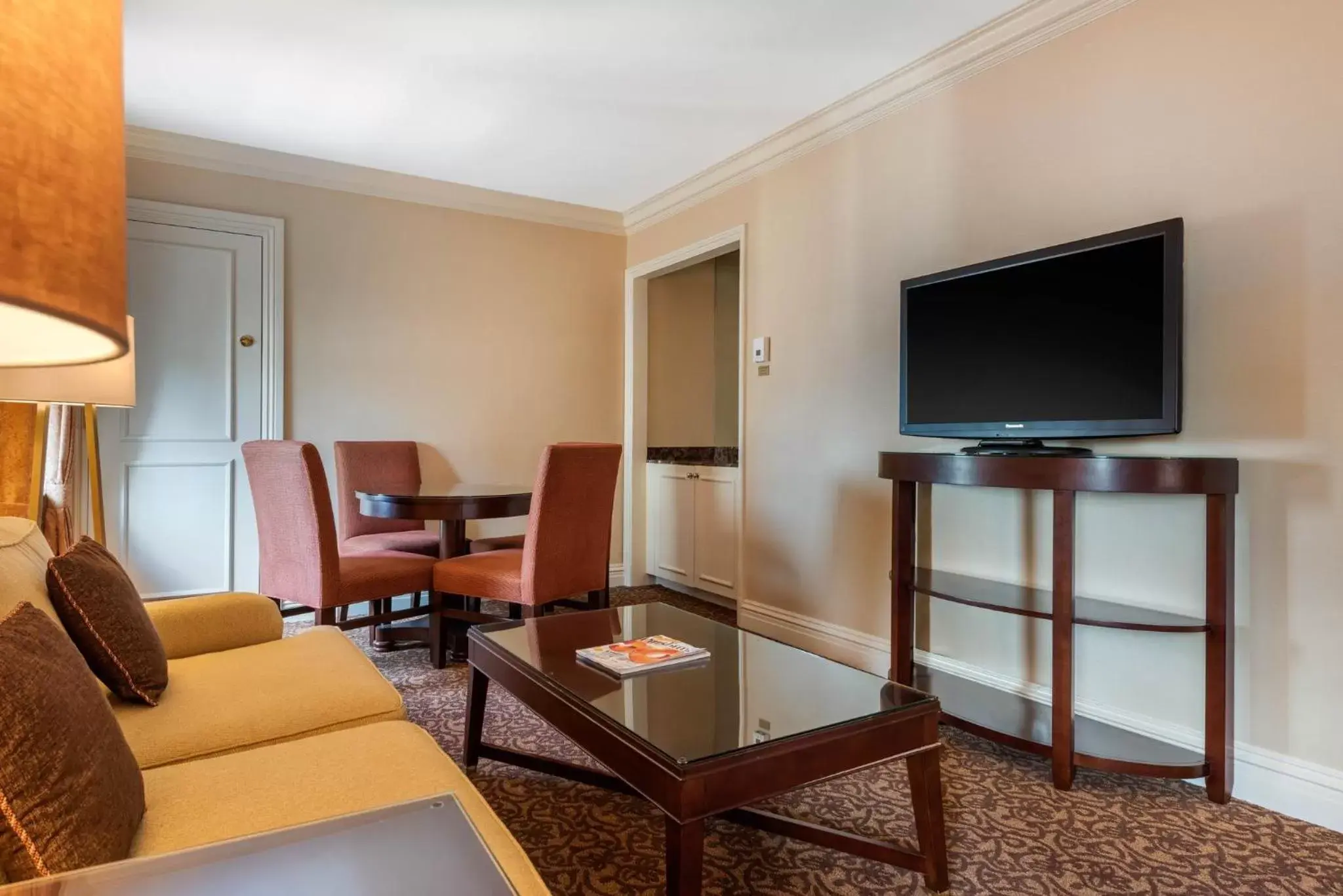 Photo of the whole room, TV/Entertainment Center in Omni William Penn Hotel