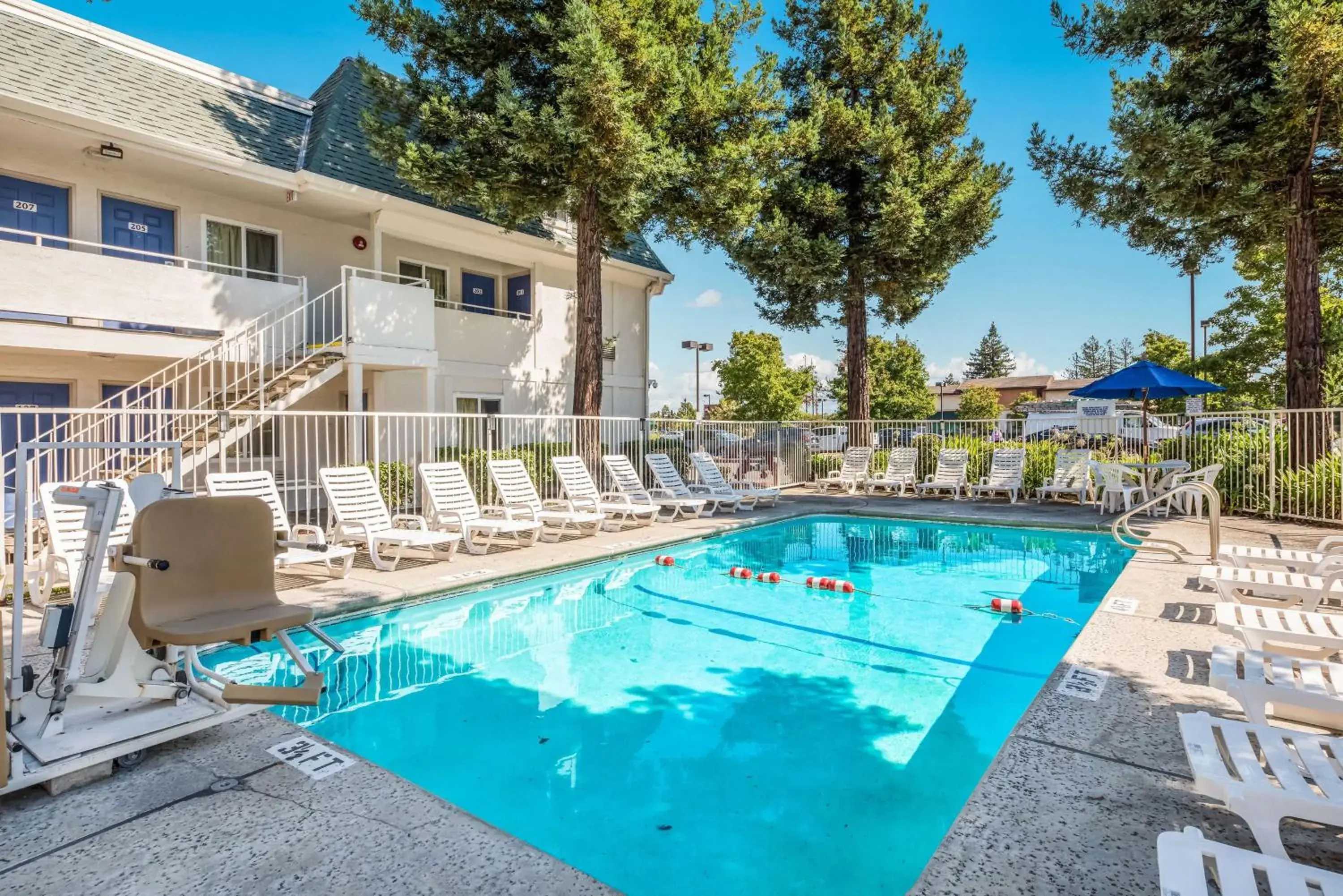 Property building, Swimming Pool in Motel 6-Rohnert Park, CA