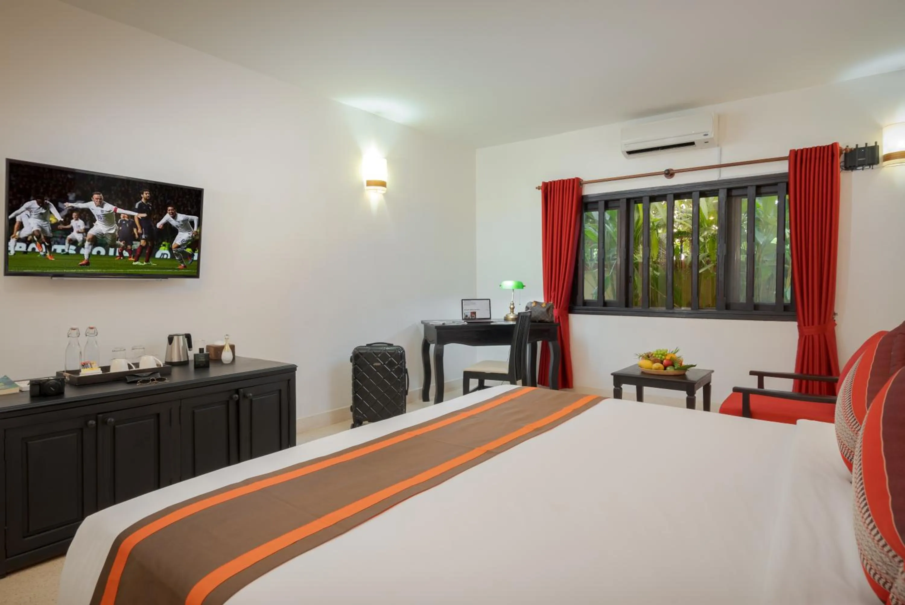 Bed in Pandora Suite D'Angkor