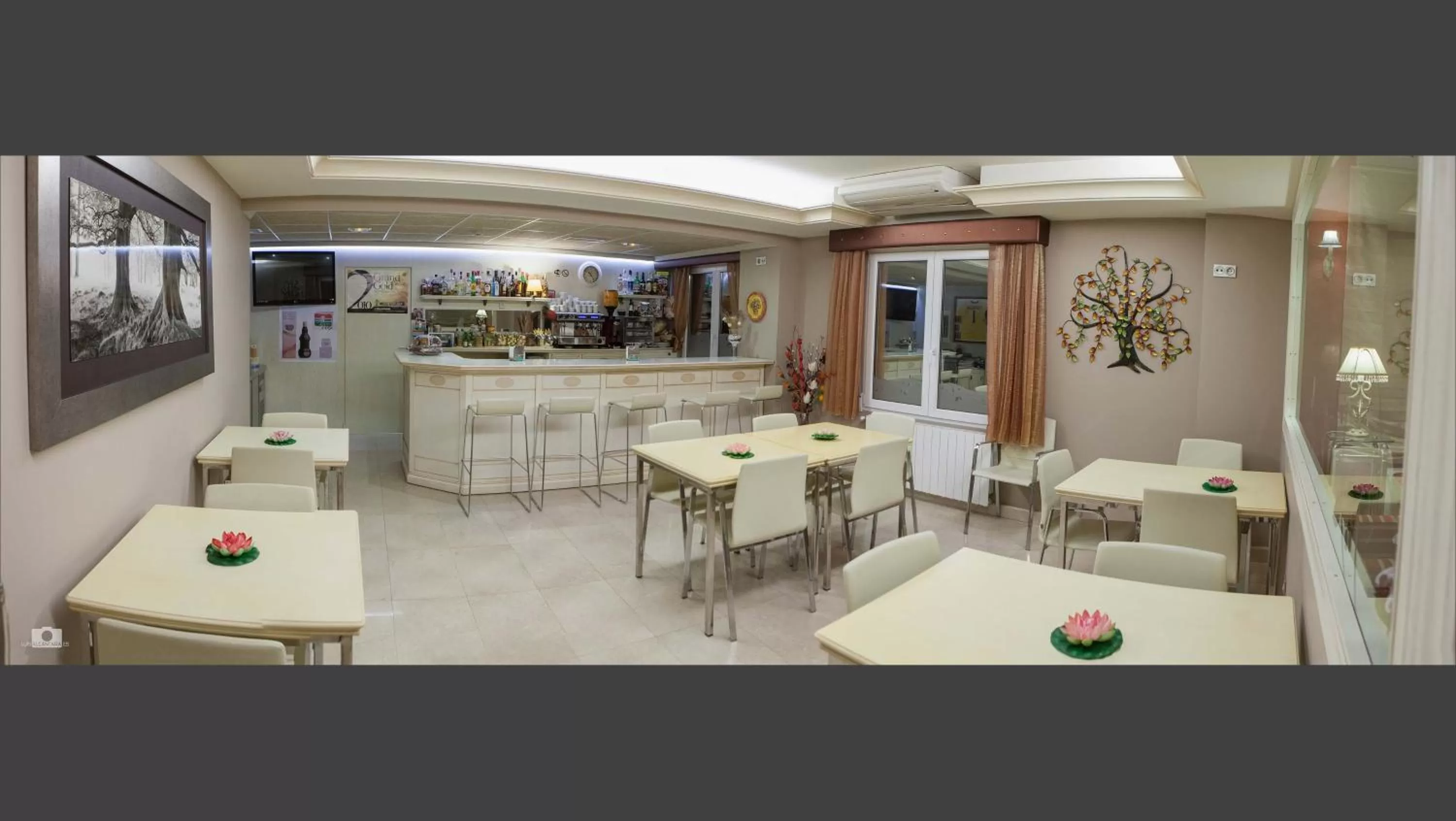 Lounge or bar in Hotel Versalles