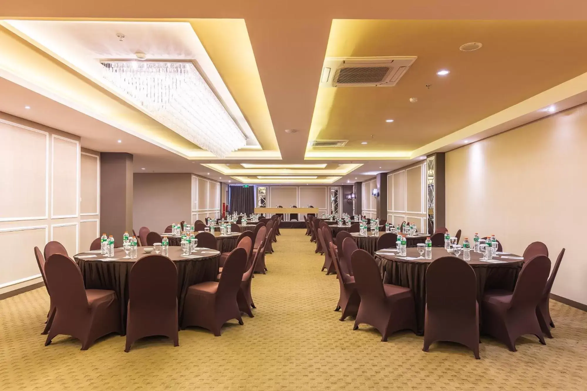 Banquet/Function facilities, Restaurant/Places to Eat in Great Diponegoro Hotel Surabaya
