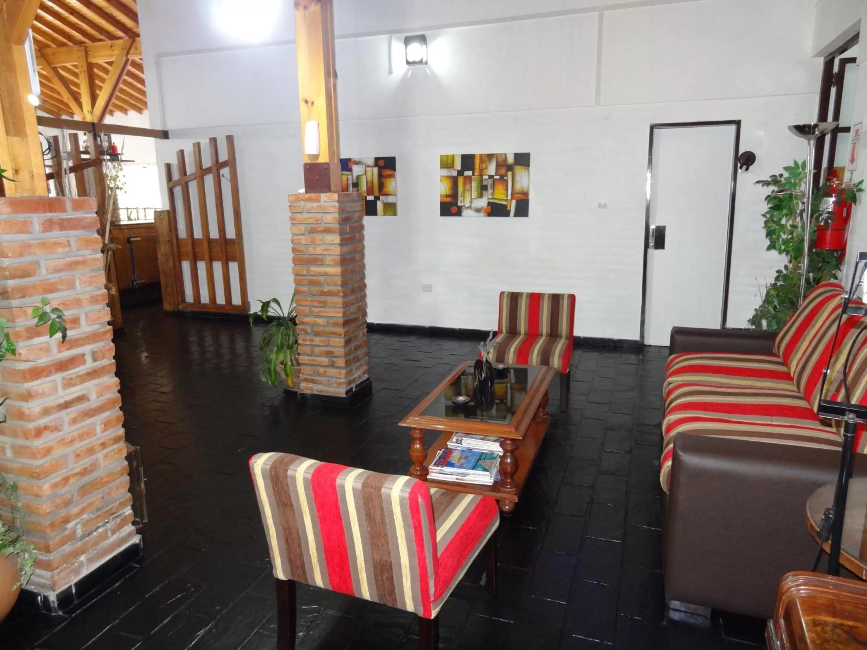 Communal lounge/ TV room in Hostería Lida