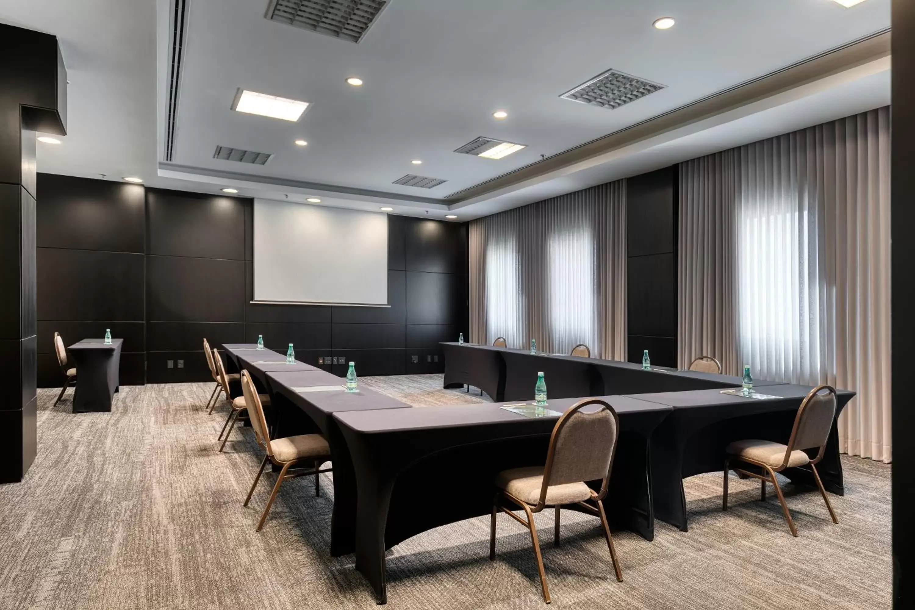 Meeting/conference room in Caesar Business Belo Horizonte Belvedere