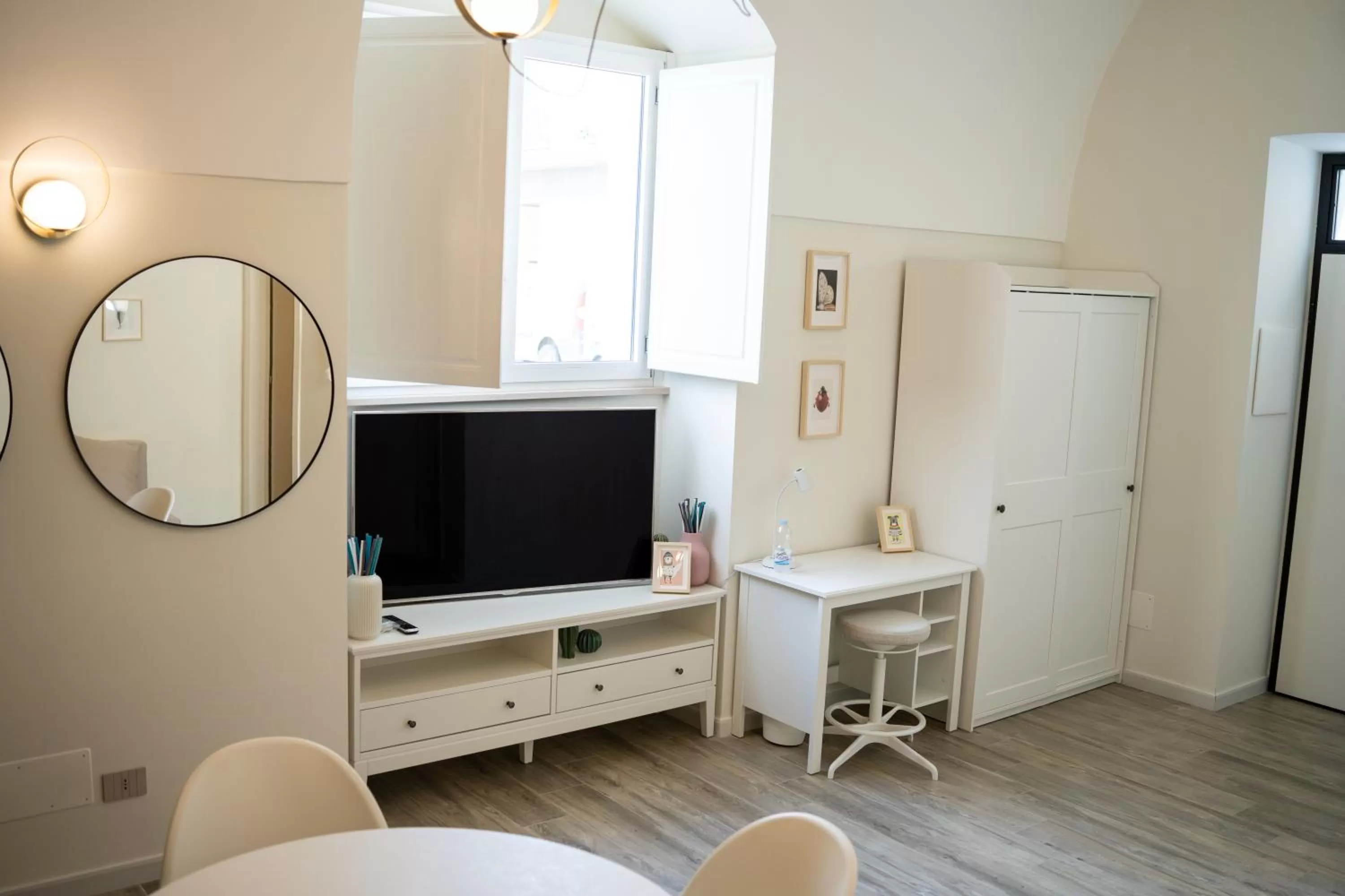 TV and multimedia, TV/Entertainment Center in Blanco - MAGNIFICENT B&B Altamura